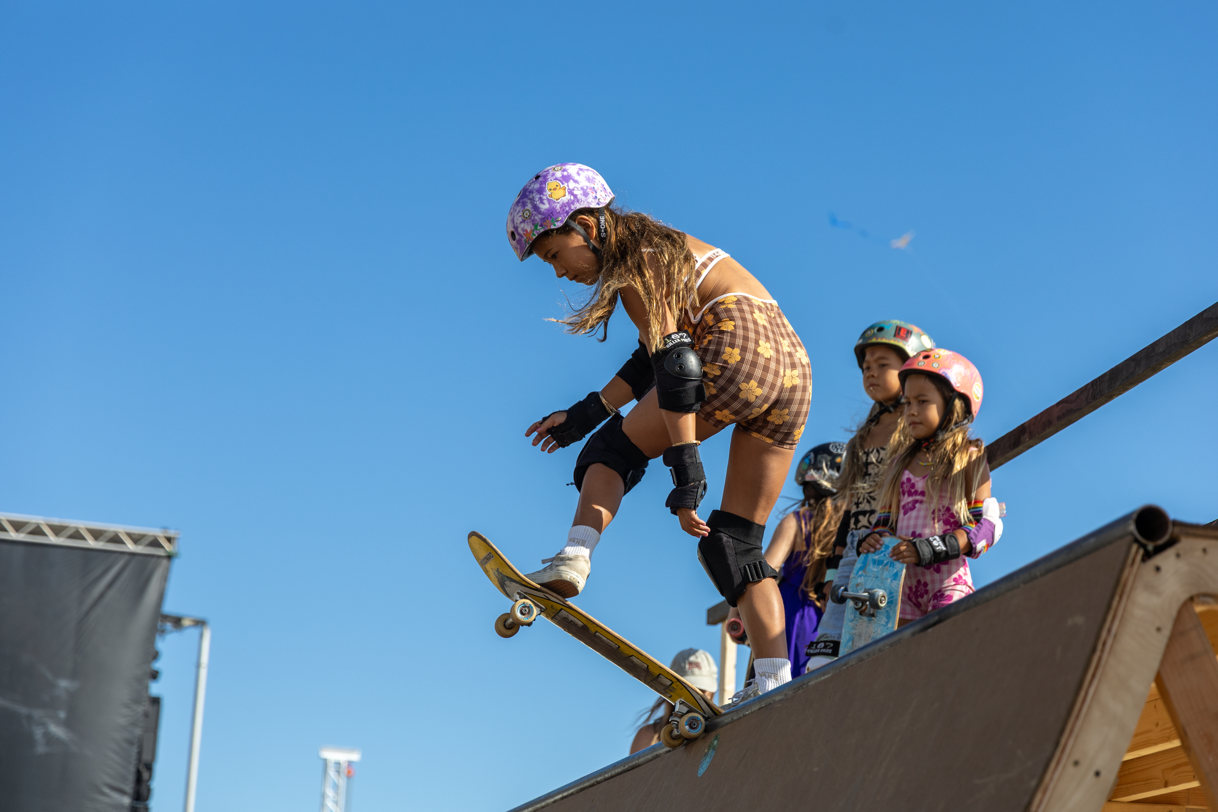 SupergirlSundaySkate-32.png
