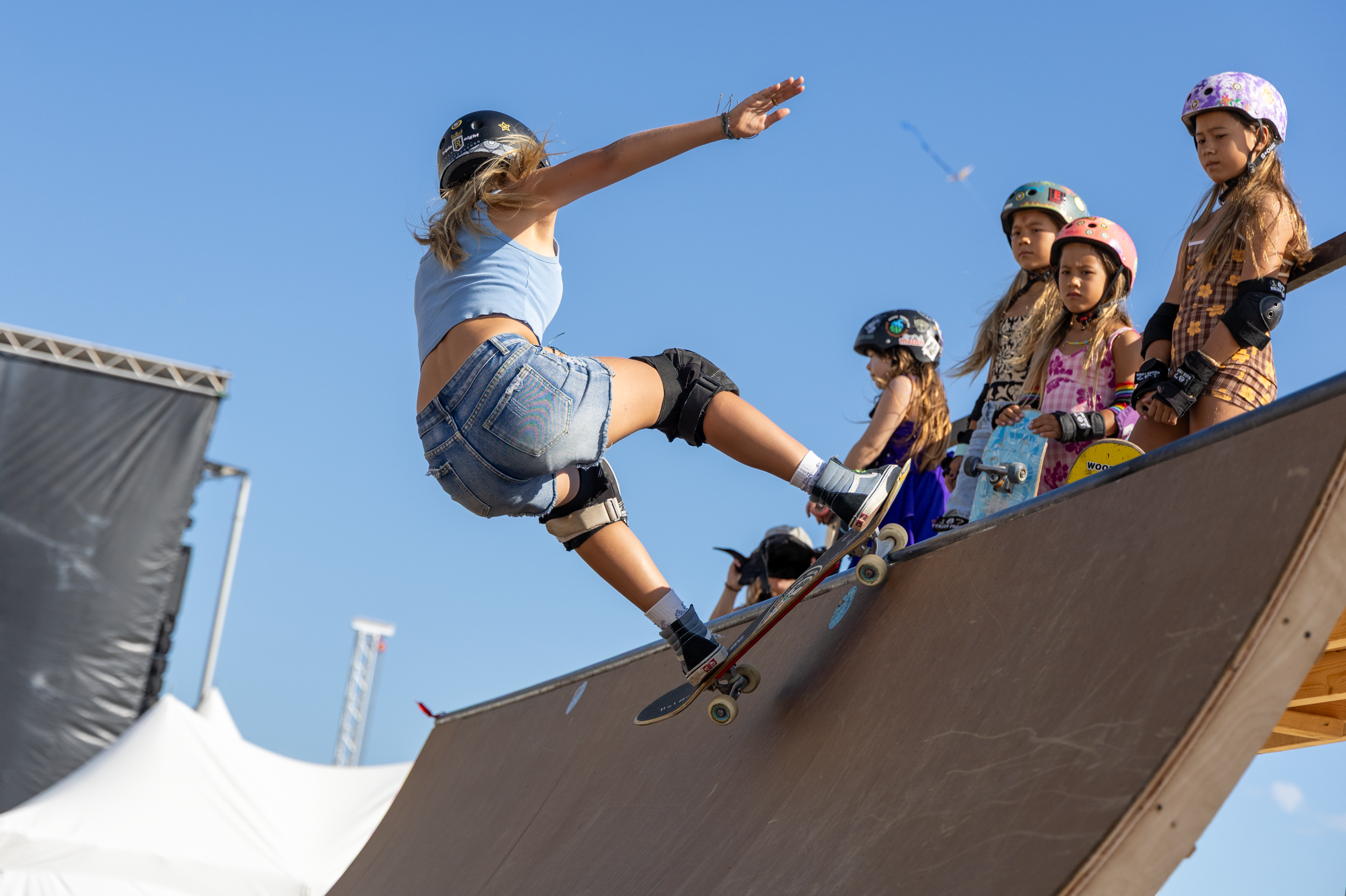 SupergirlSundaySkate-30.png