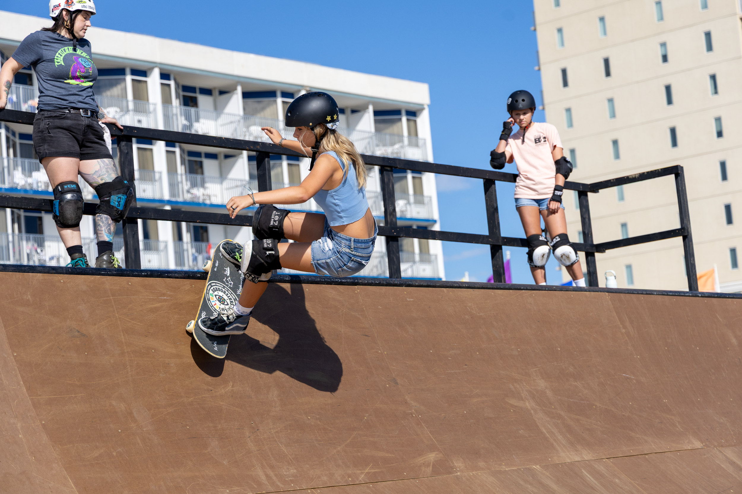 SupergirlSundaySkate-27.png