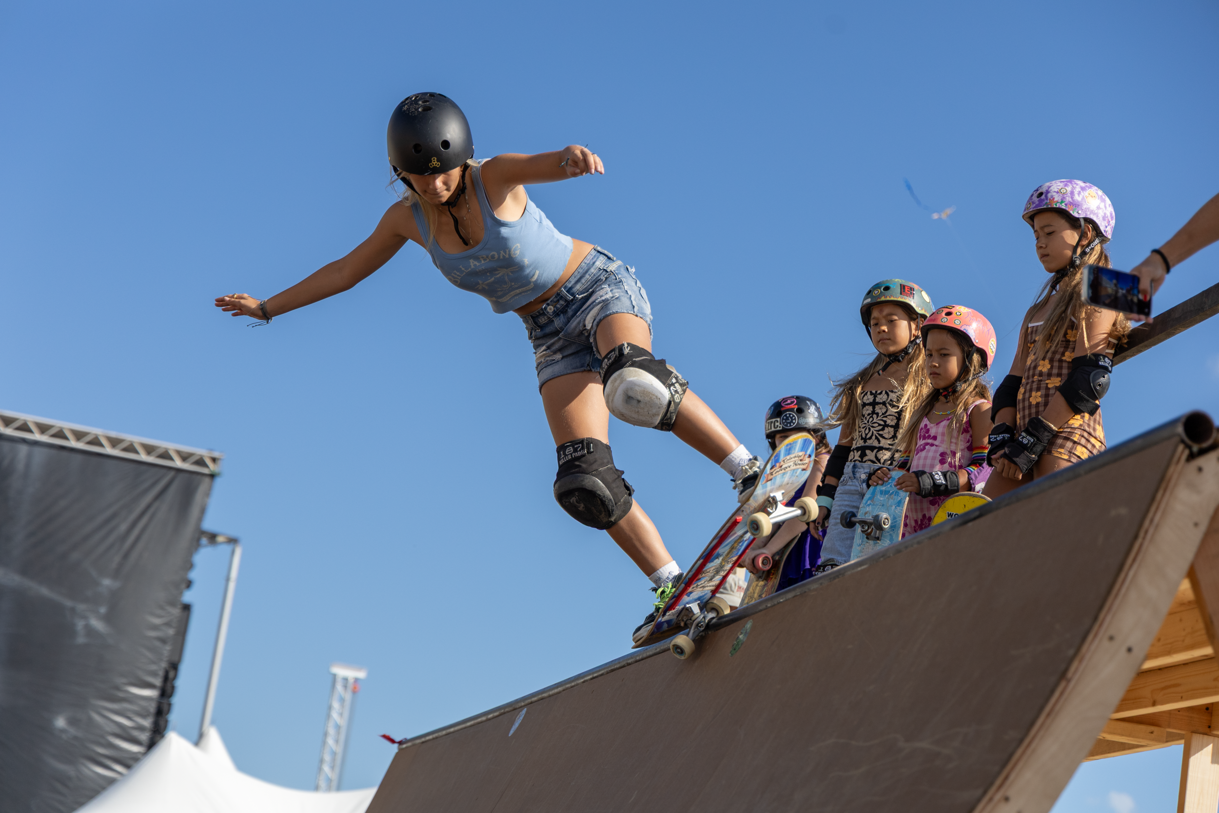 SupergirlSundaySkate-26.png