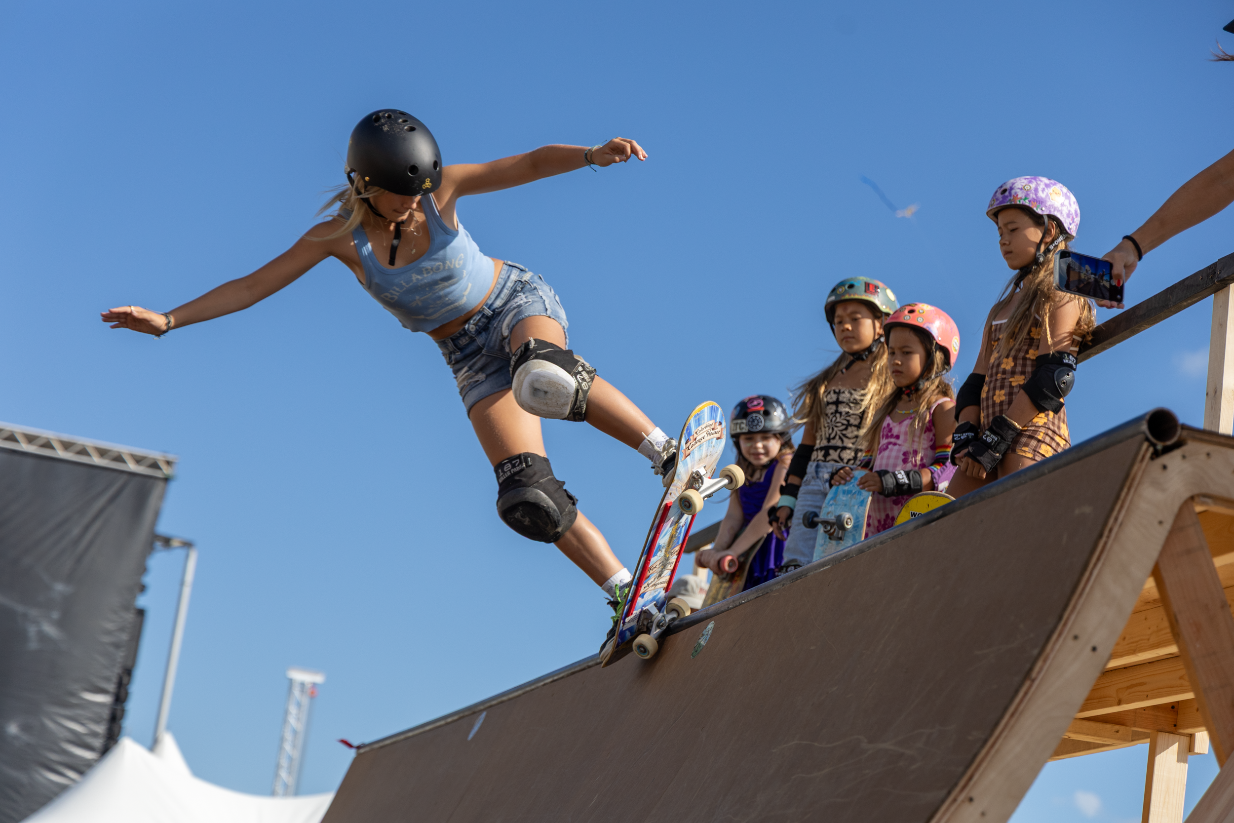 SupergirlSundaySkate-25.png