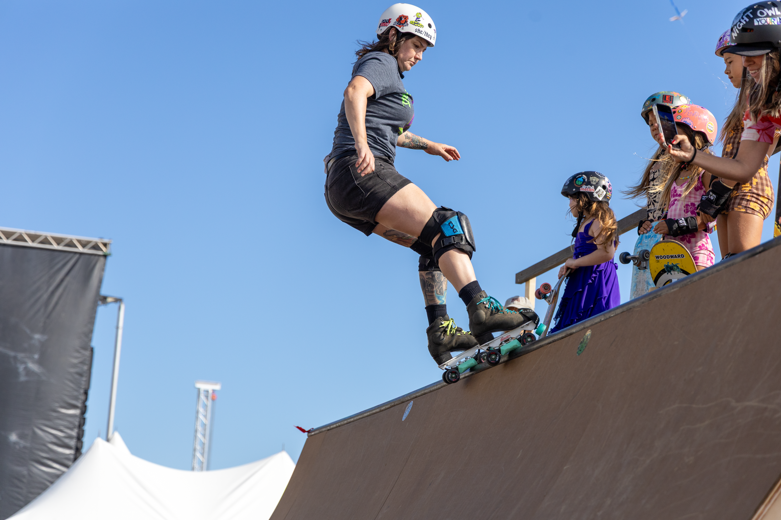 SupergirlSundaySkate-20.png