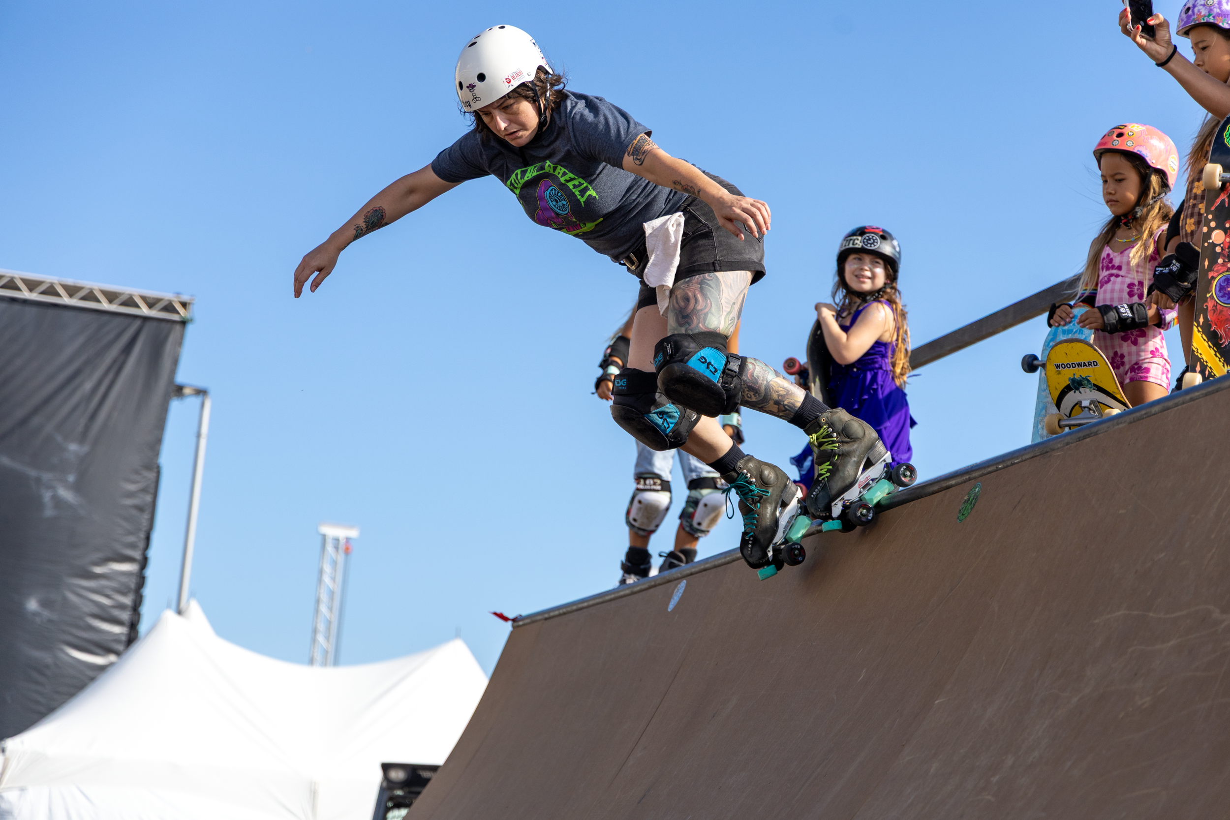 SupergirlSundaySkate-19.png