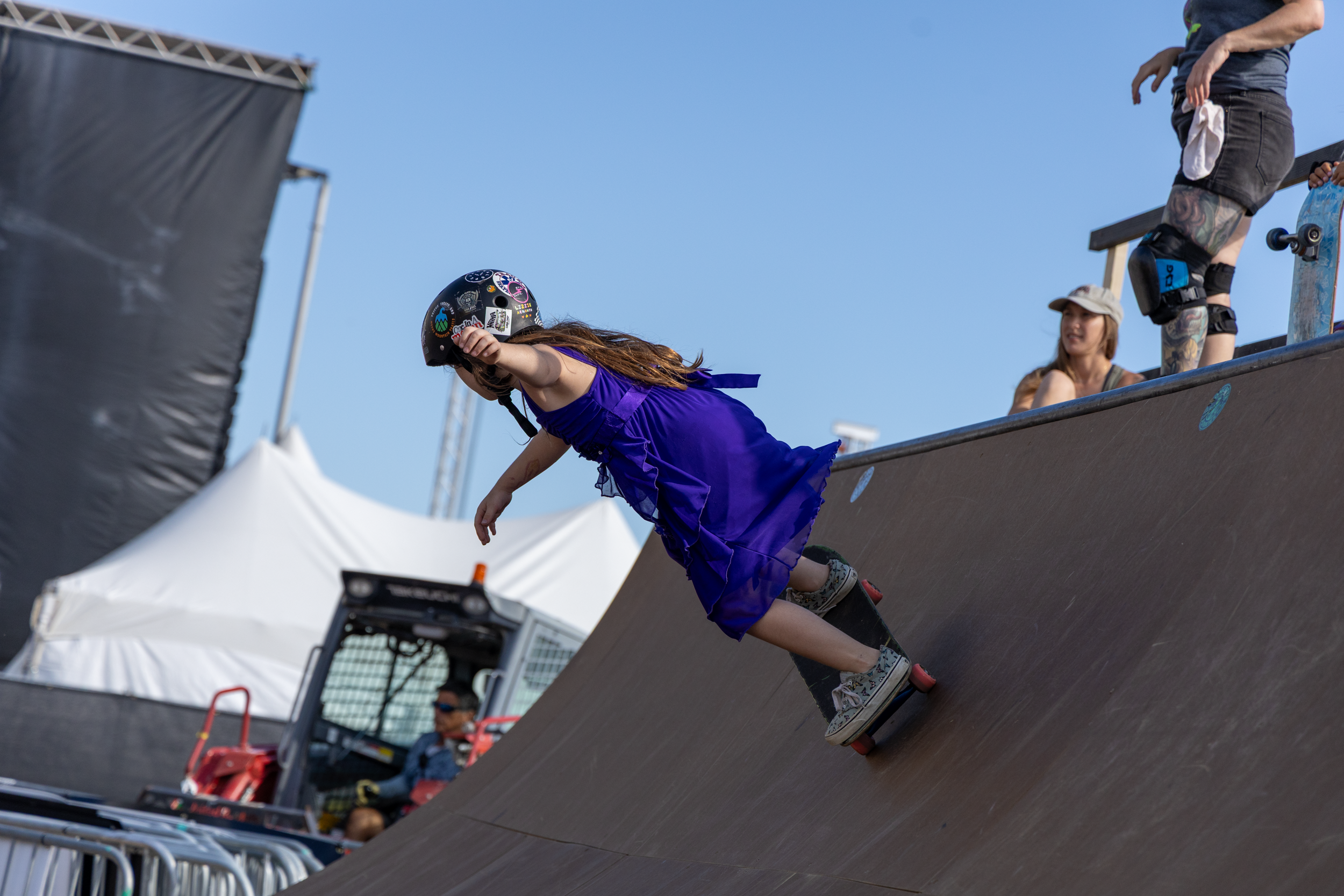 SupergirlSundaySkate-13.png
