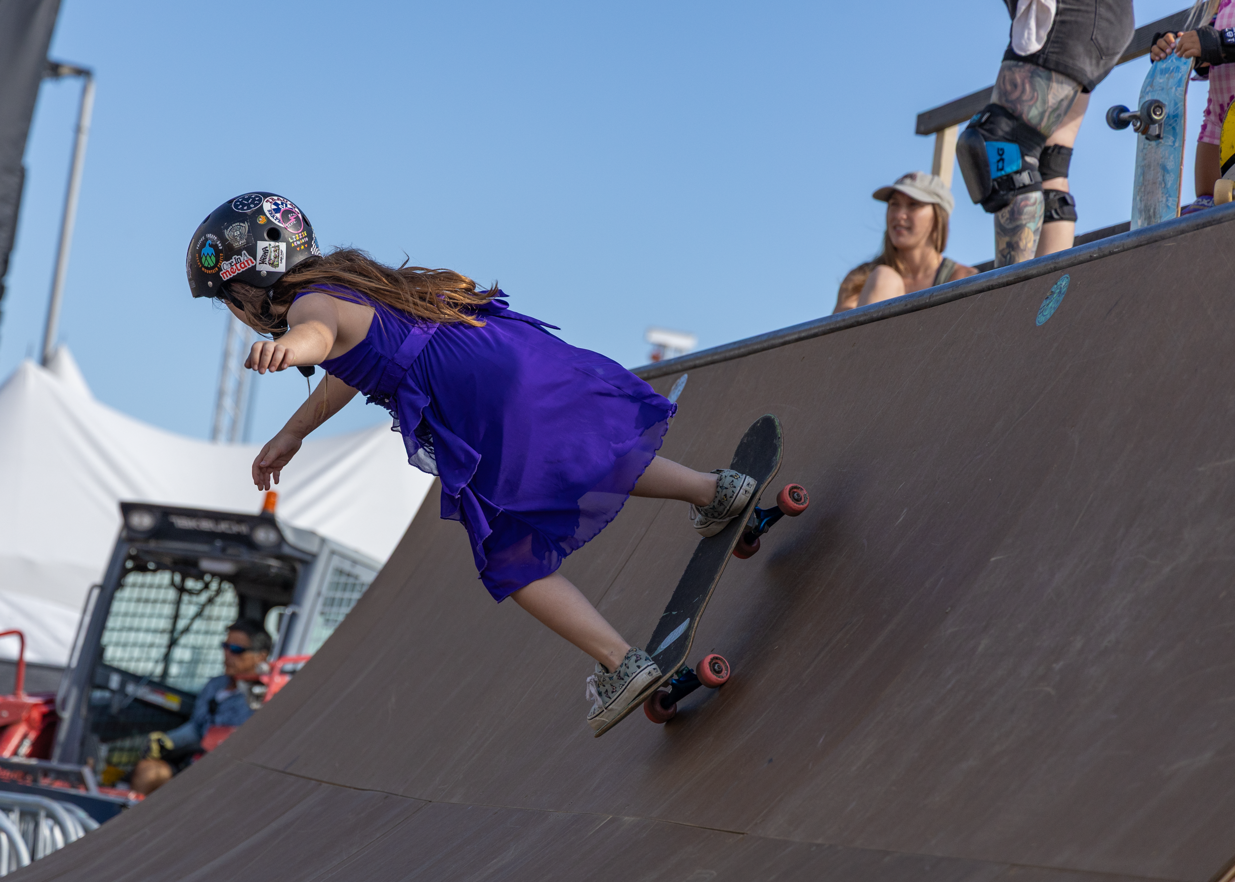 SupergirlSundaySkate-12.png