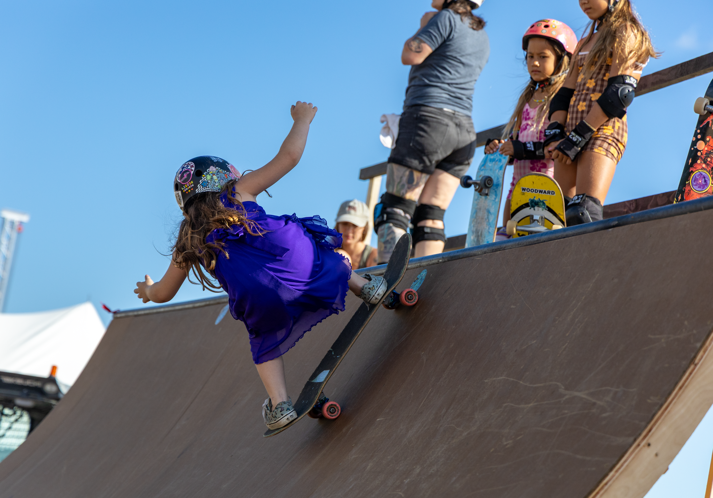 SupergirlSundaySkate-10.png