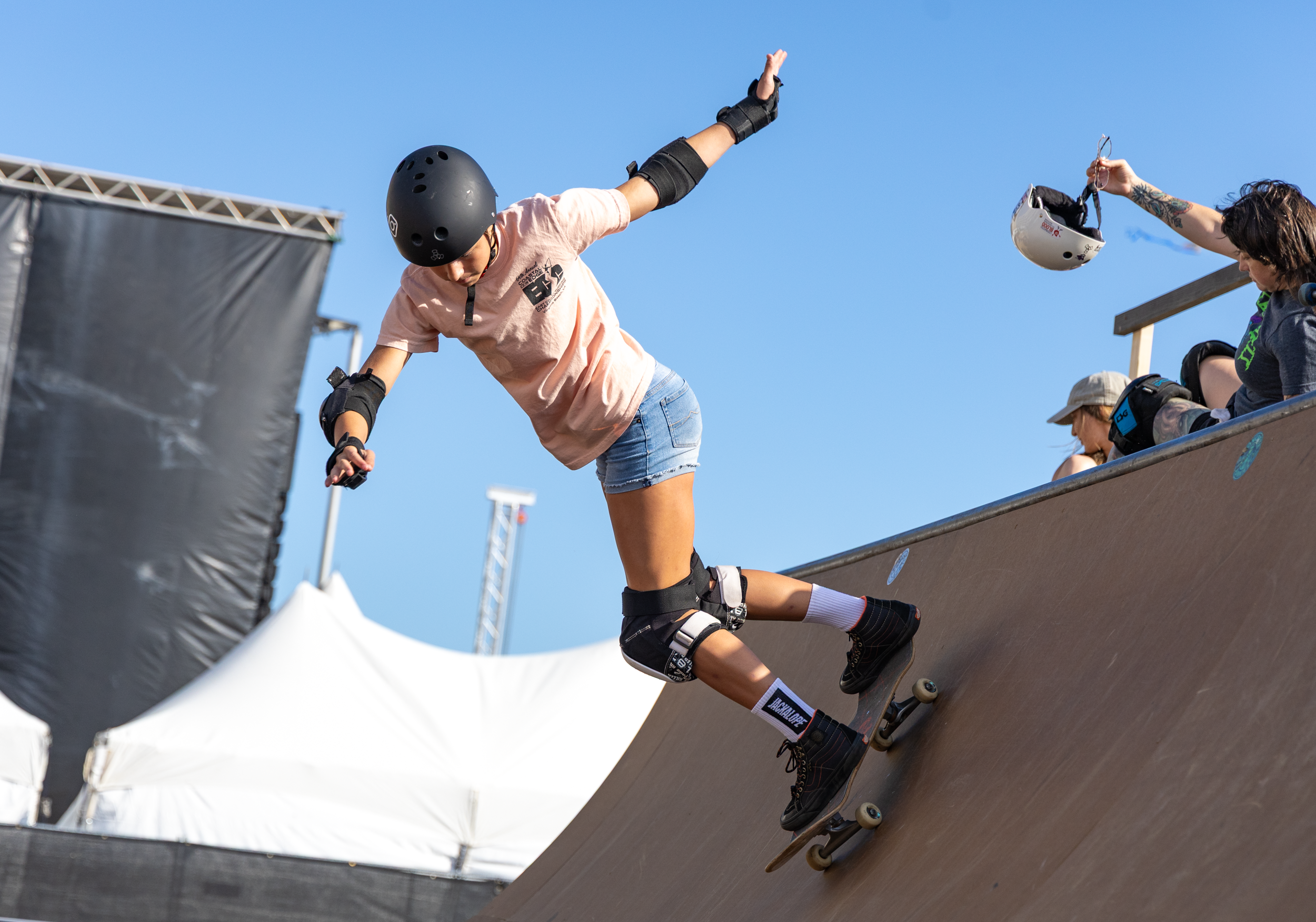SupergirlSundaySkate-9.png