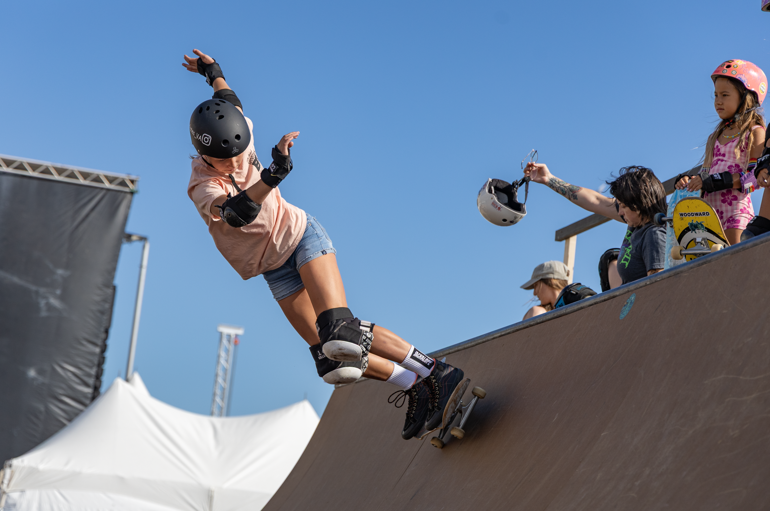 SupergirlSundaySkate-8.png