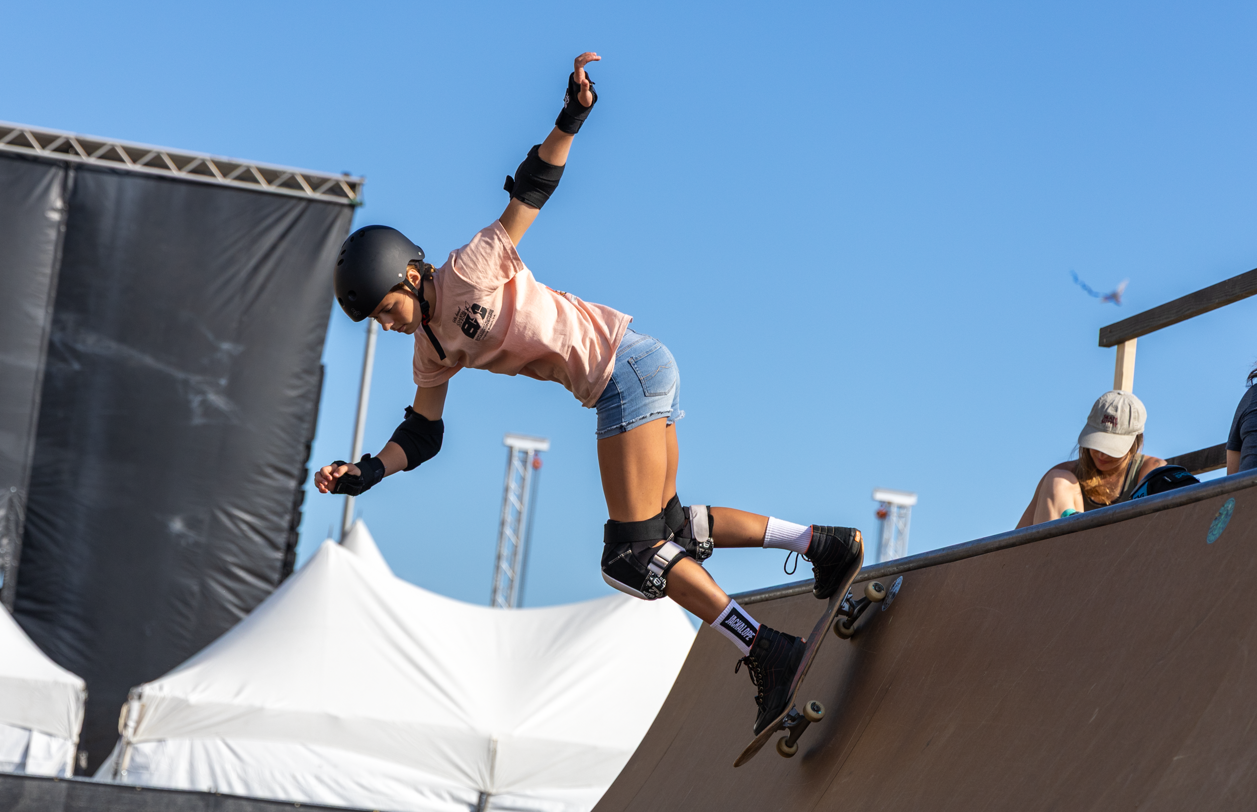 SupergirlSundaySkate-7.png