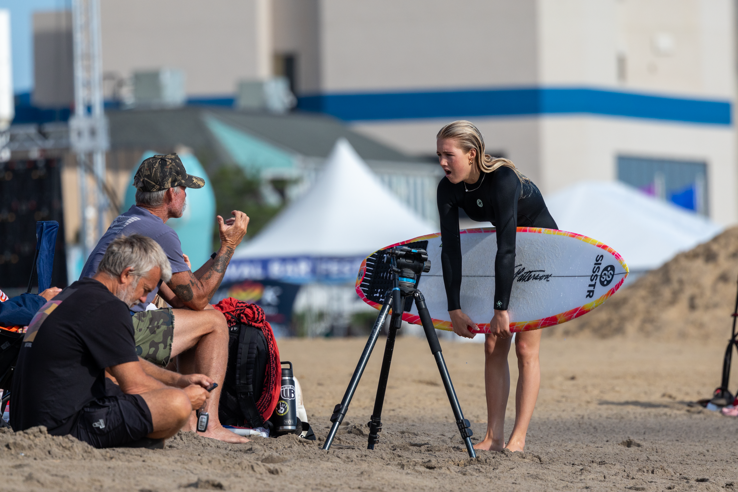 SupergirlSundayBeachLens-16.png