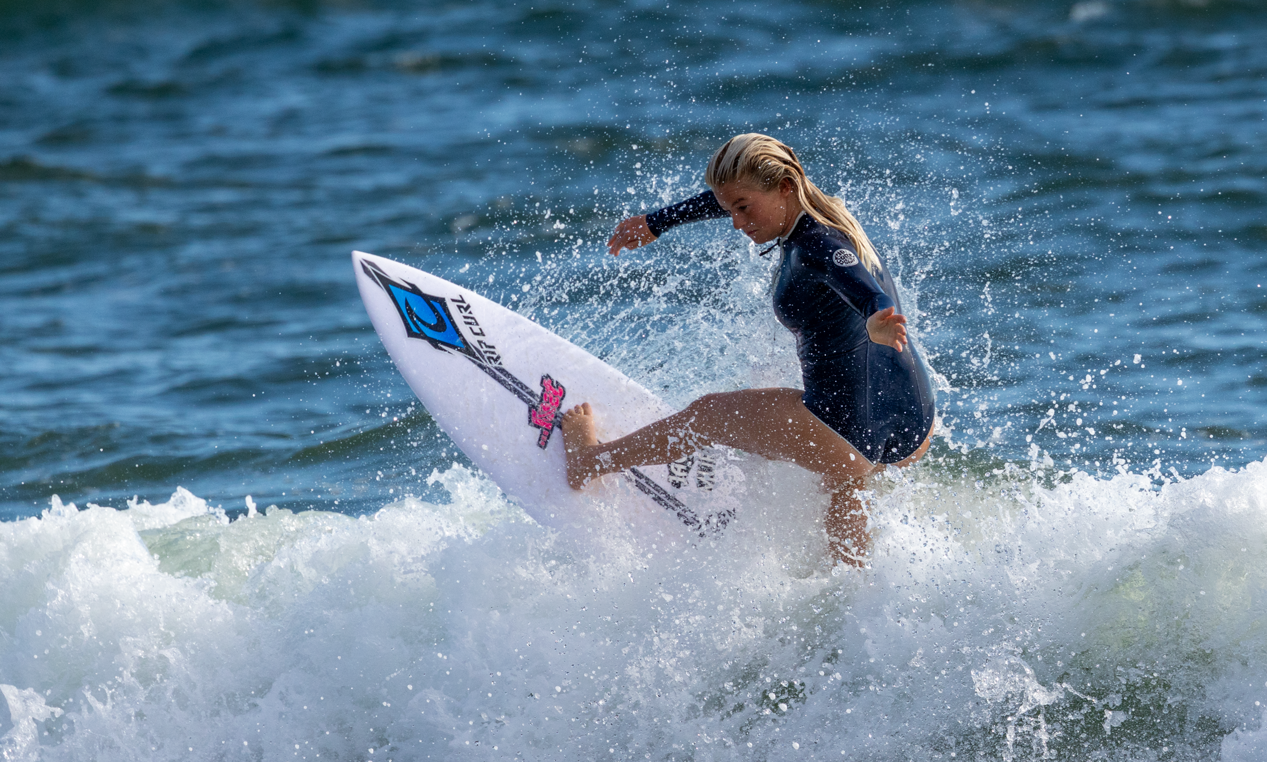 SupergirlSundayBeachLens-18.png