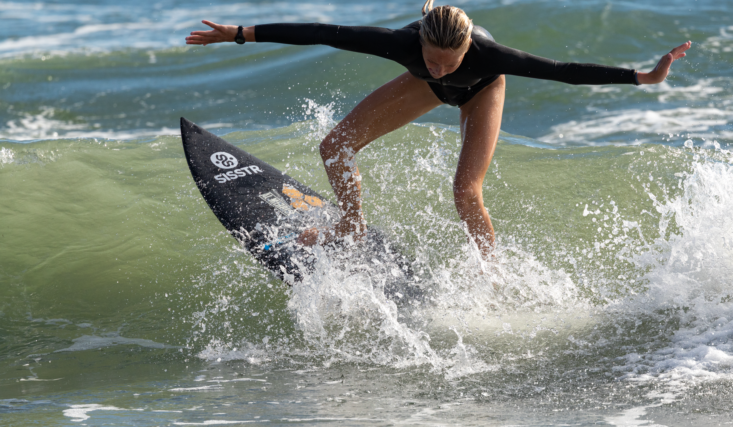 SupergirlSundayBeachLens-32.png