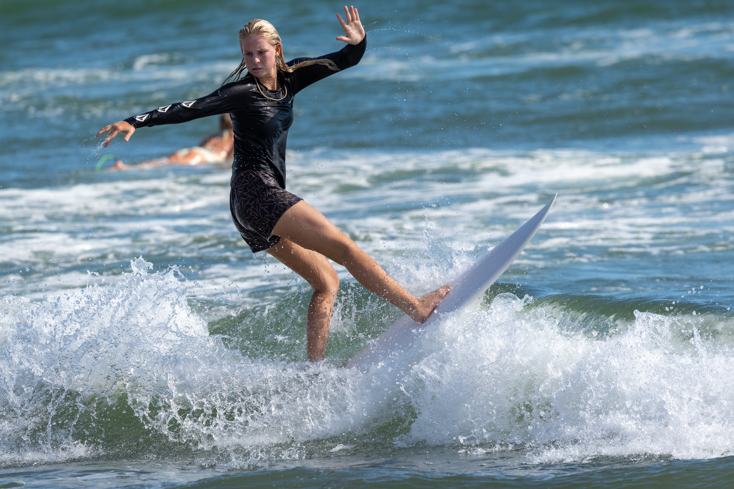 SupergirlSundayBeachLens-52.png