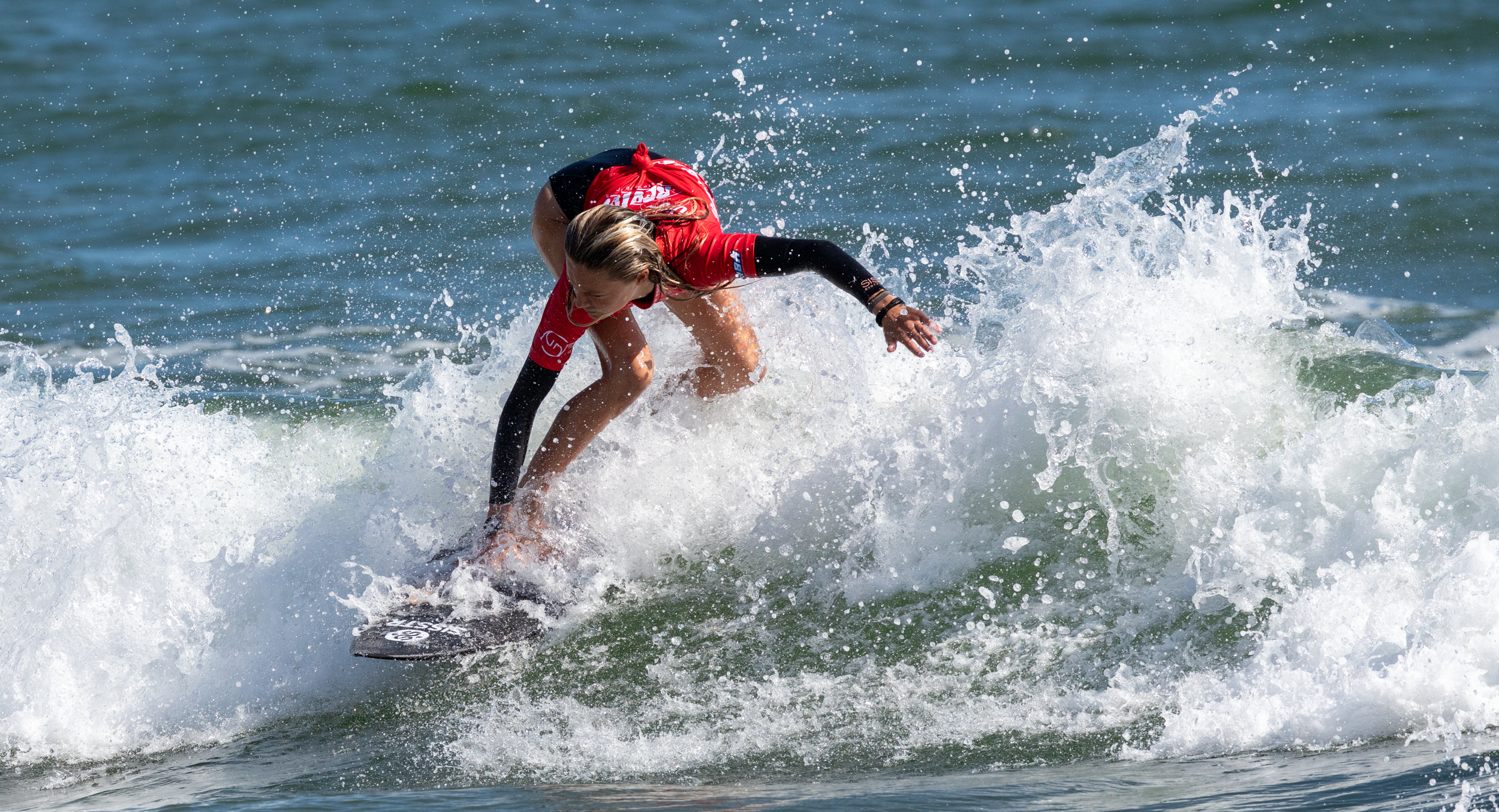 SupergirlSundayBeachLens-82.png