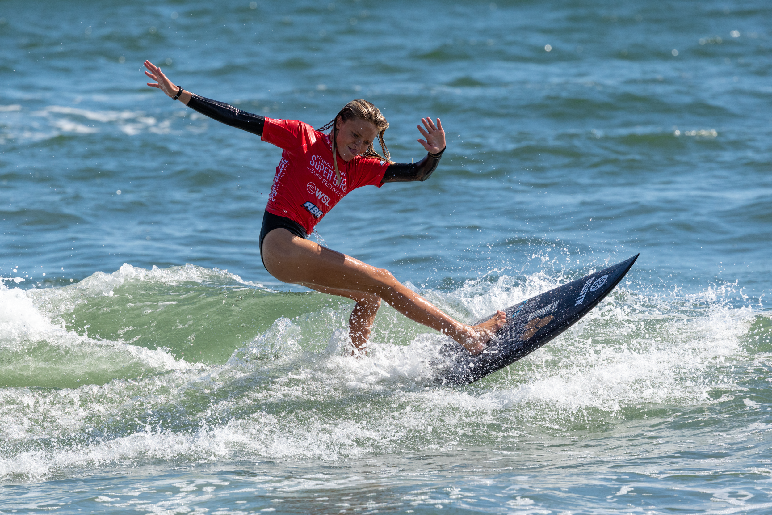 SupergirlSundayBeachLens-85.png