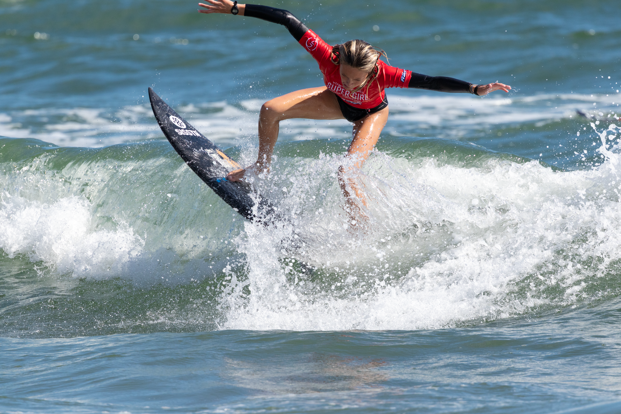 SupergirlSundayBeachLens-88.png