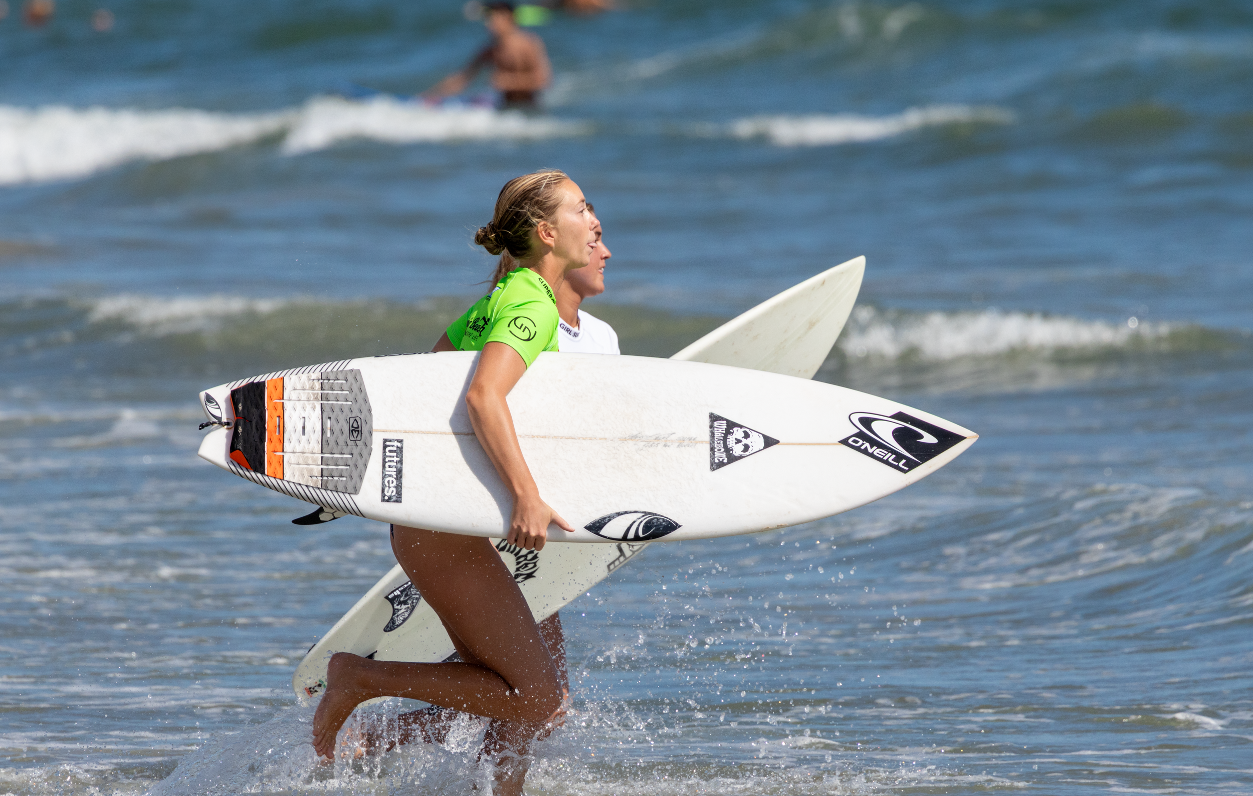 SupergirlSundayBeachLens-90.png