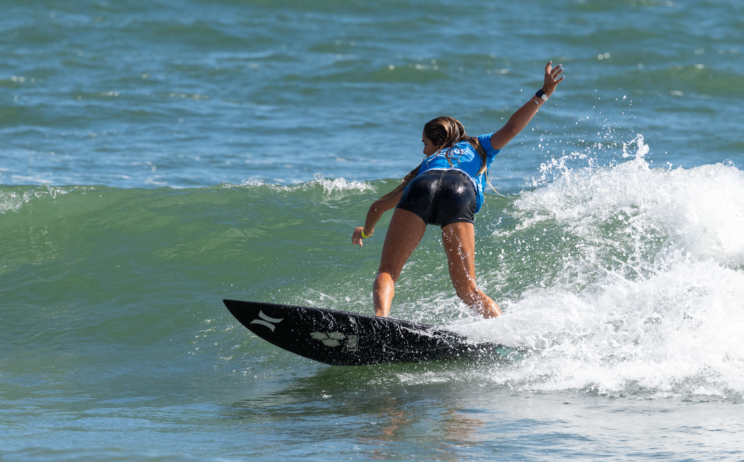 SupergirlSundayBeachLens-92.png