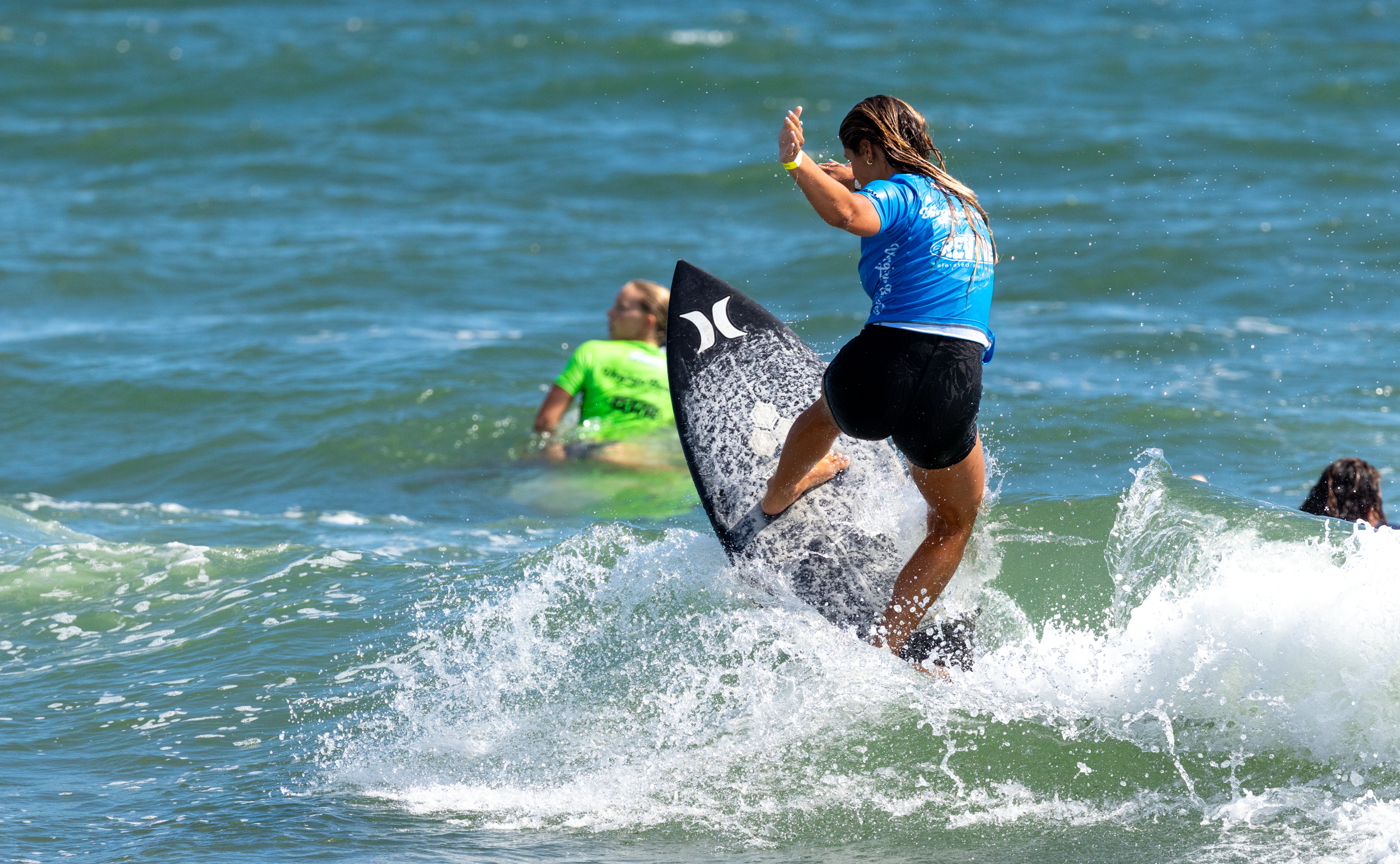 SupergirlSundayBeachLens-95.png