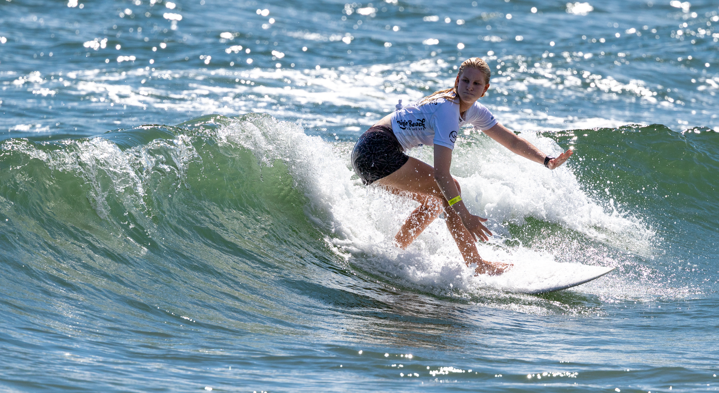 SupergirlSundayBeachLens-109.png