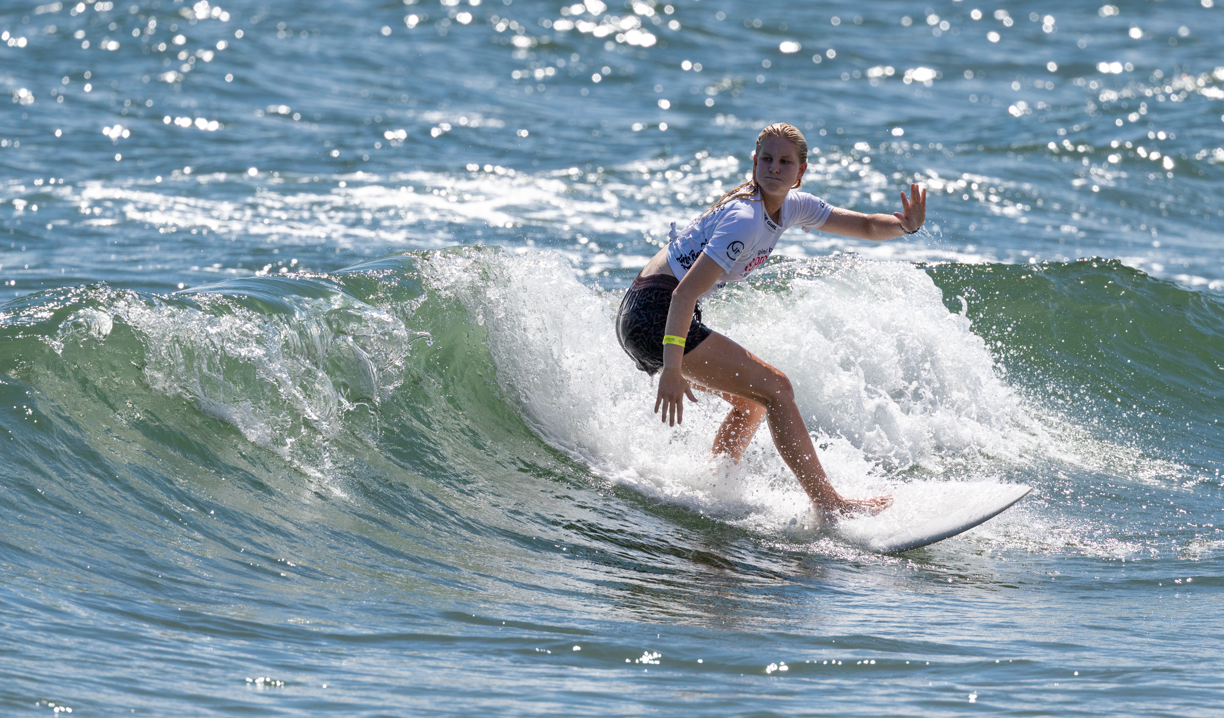 SupergirlSundayBeachLens-110.png