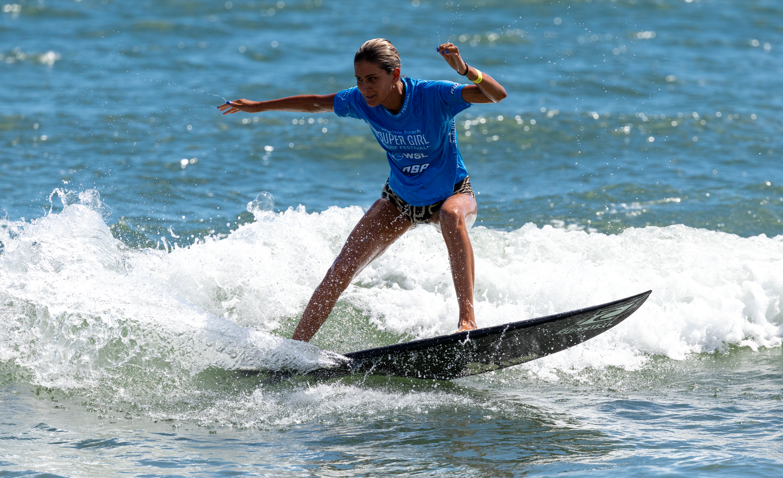 SupergirlSundayBeachLens-132.png