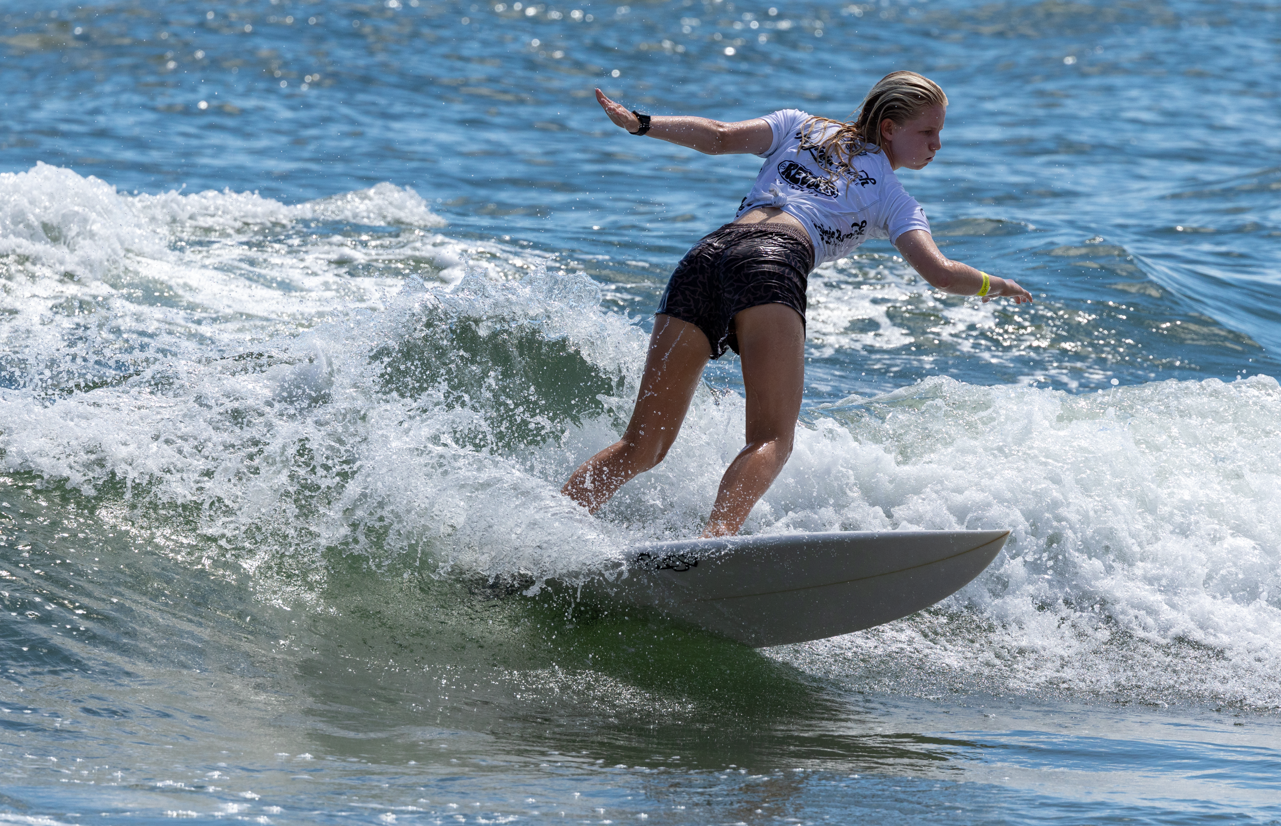 SupergirlSundayBeachLens-136.png