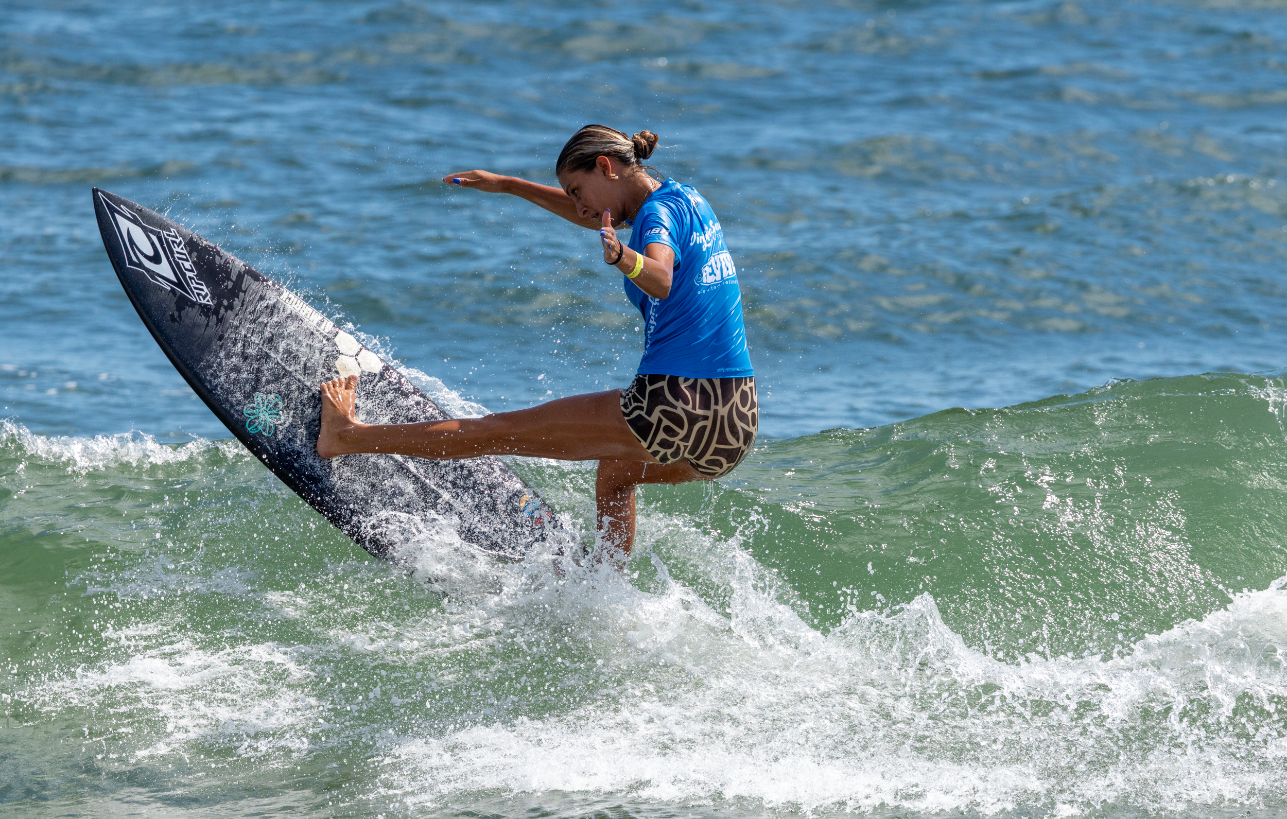 SupergirlSundayBeachLens-138.png