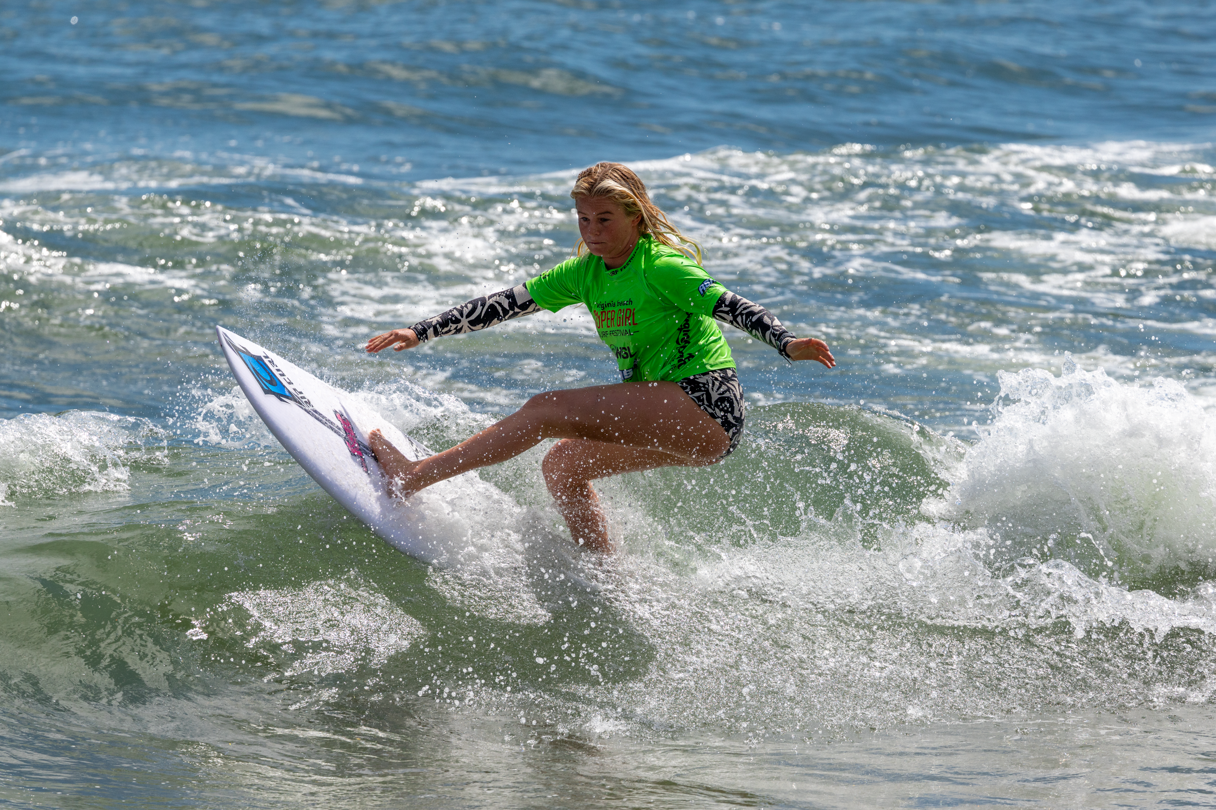 SupergirlSundayBeachLens-145.png