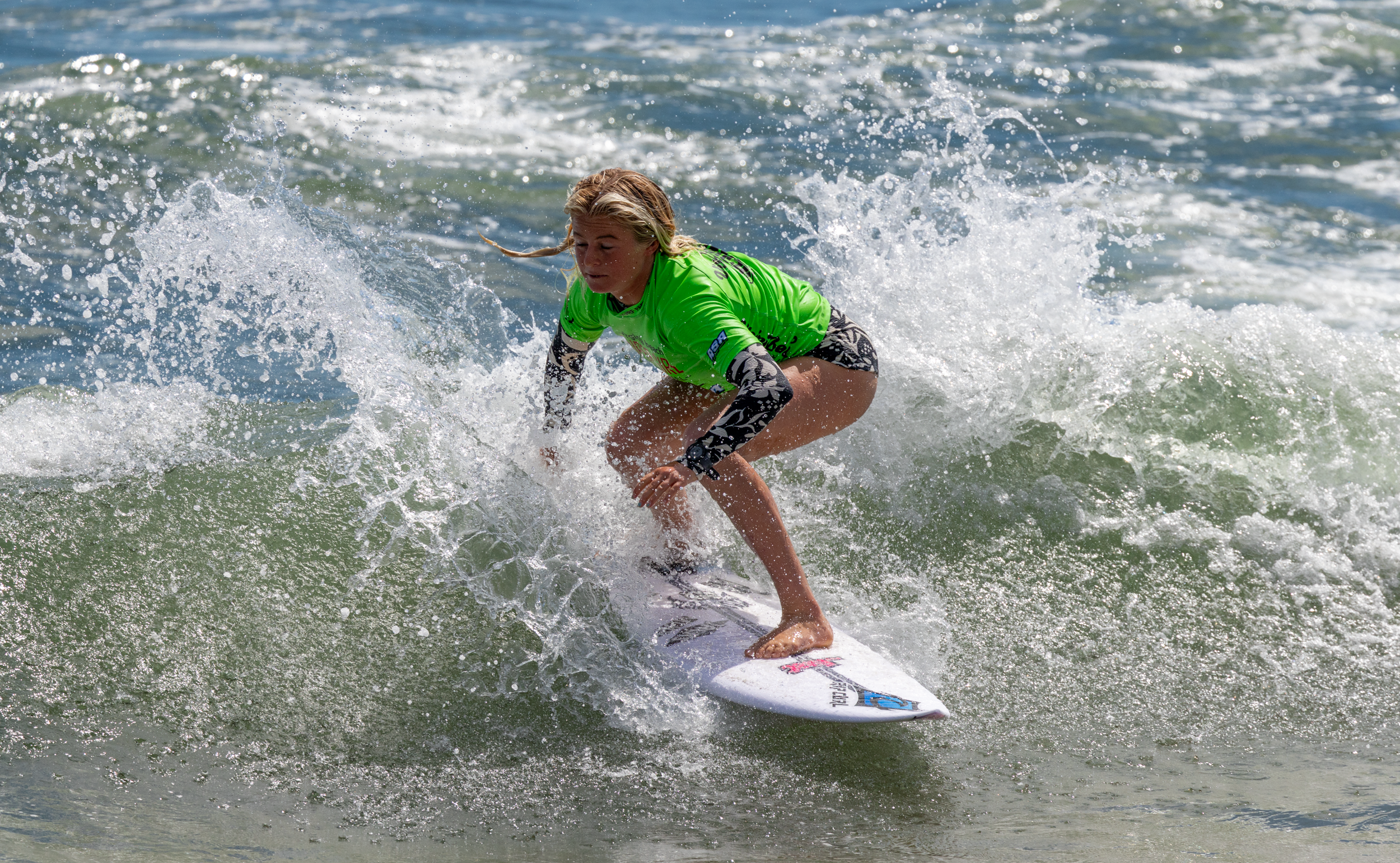 SupergirlSundayBeachLens-146.png