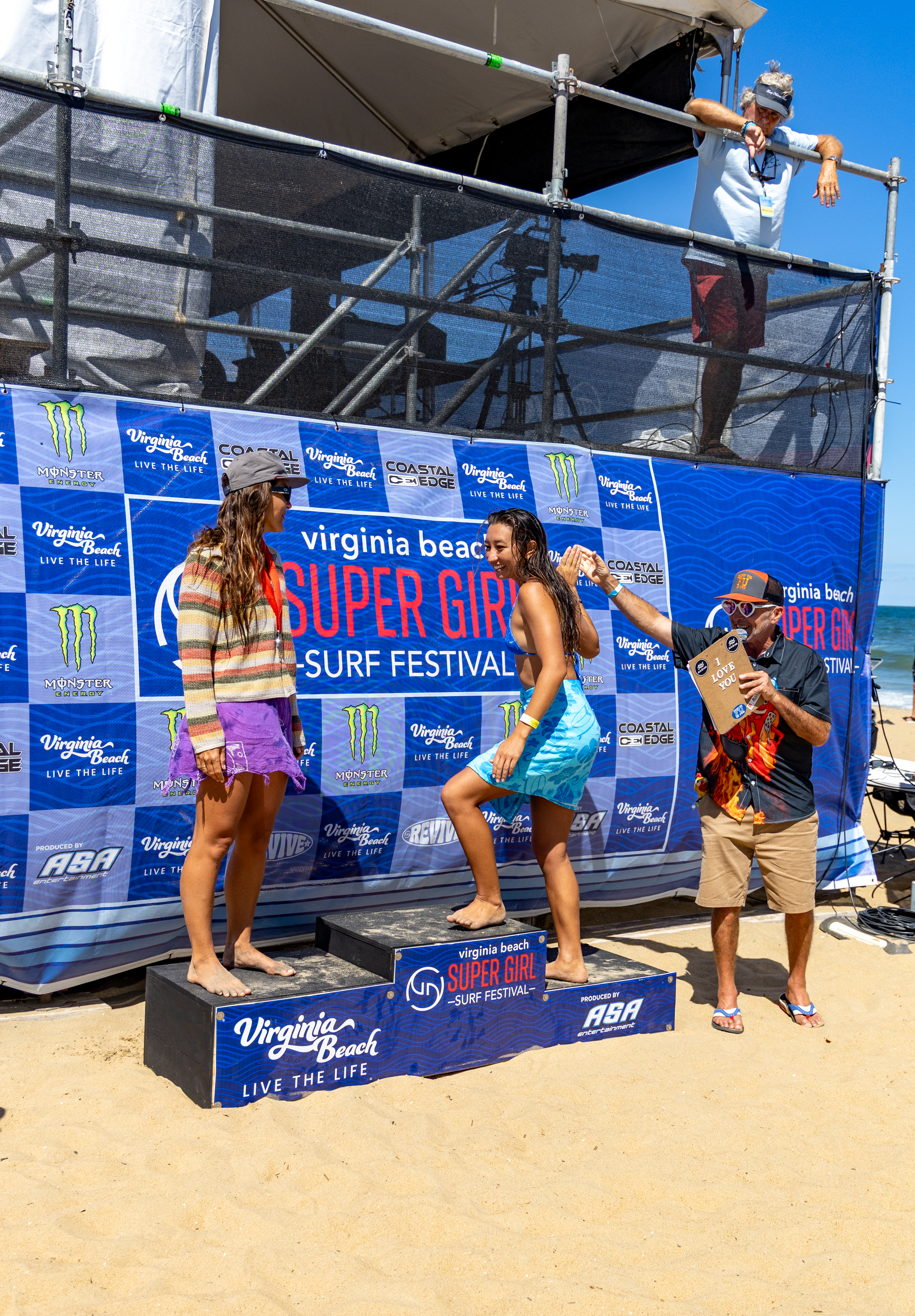 SupergirlMondayFinalsCeremony-59.png