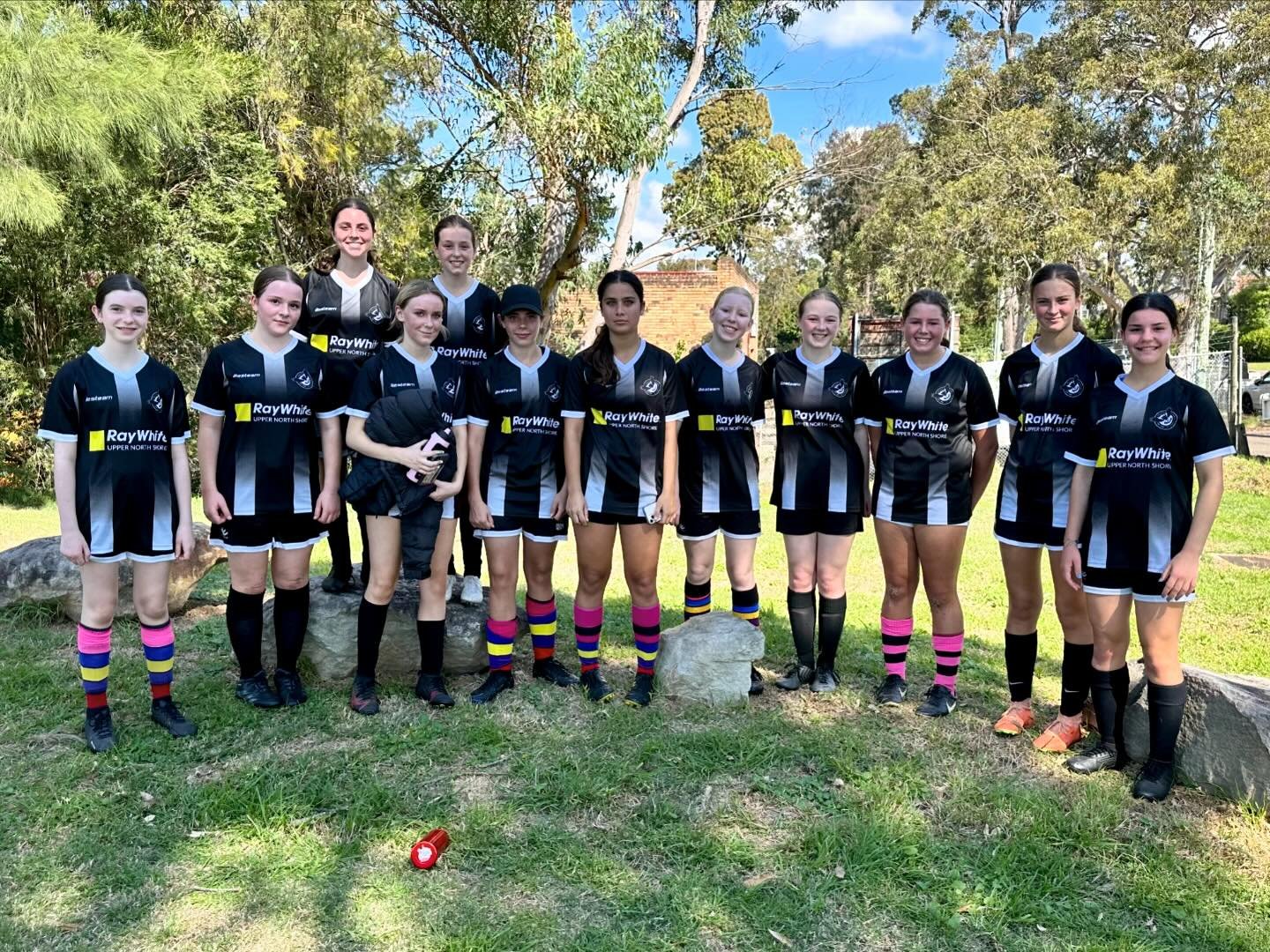 Some great results for our female teams who were rocking the new @raywhite.uppernorthshore sponsored @besteamsportaustralia home playing shirts this afternoon.

Playing up an age group it was no worries for our Girls Under 16 Magpies dominating Horns