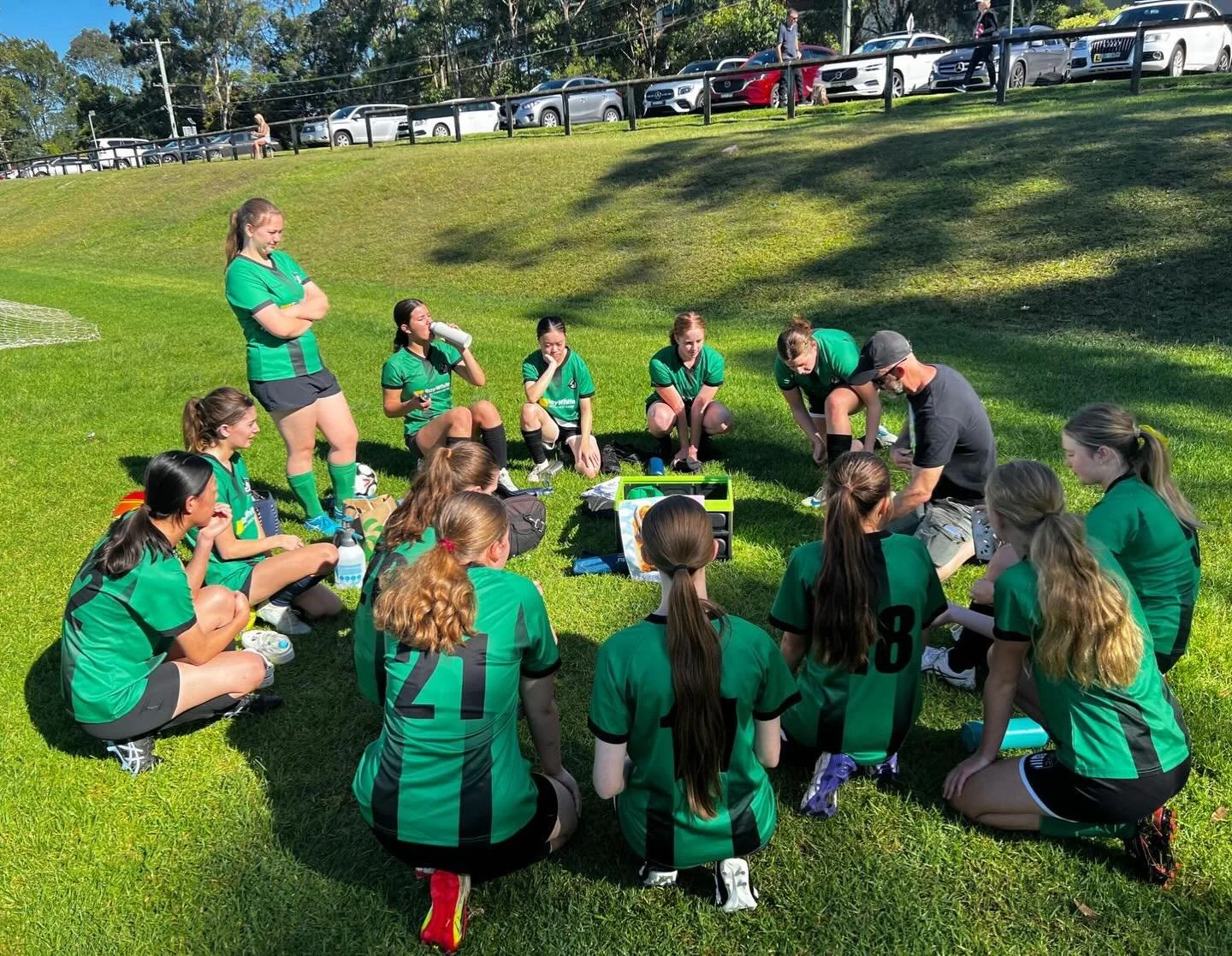 Sunday Trial Match vibes in the huddle with our Girls U18-20 squad. A great tune up away to Belrose Terrey Hills FC ahead of the season opener on Sunday 2nd April 💚🖤