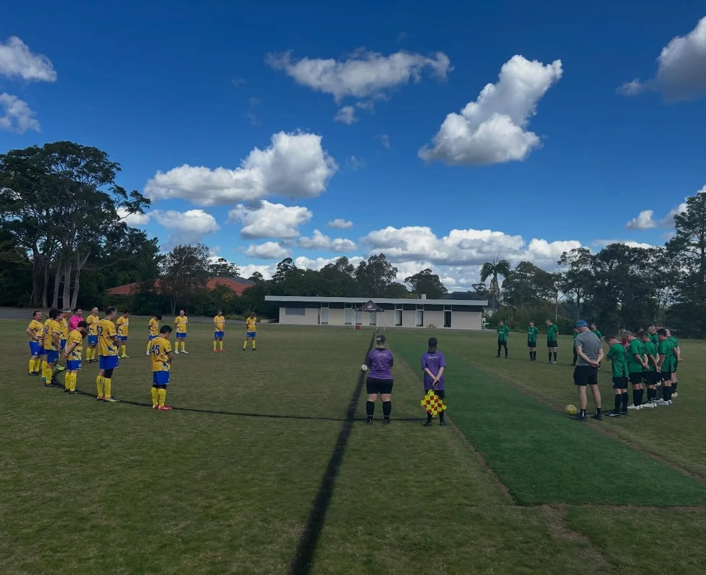 🌹 Lest we forget. 🇦🇺🇳🇿

Today at Samuel King Oval, we paused for a powerful moment of silence before kick-off to honor the brave men and women of our armed services. 

On this Anzac Day 2026, we stand together to remember those who served, those