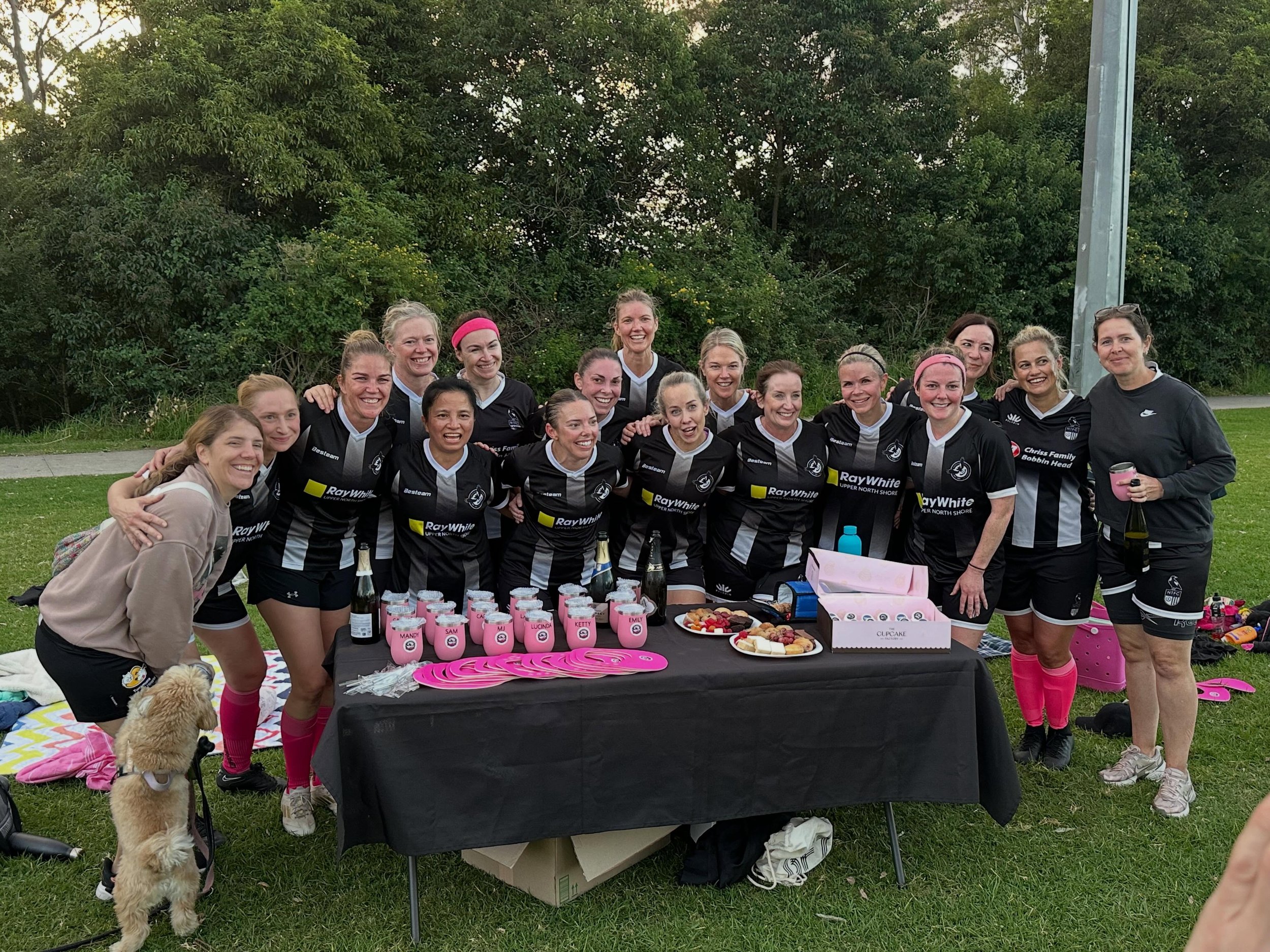 Plenty of smiles (and pink) from our Women&rsquo;s Over 30 Div2 squad today! There&rsquo;s no better way to celebrate the day than with a huge game on the pitch in front of a supportive crowd 💖💖
