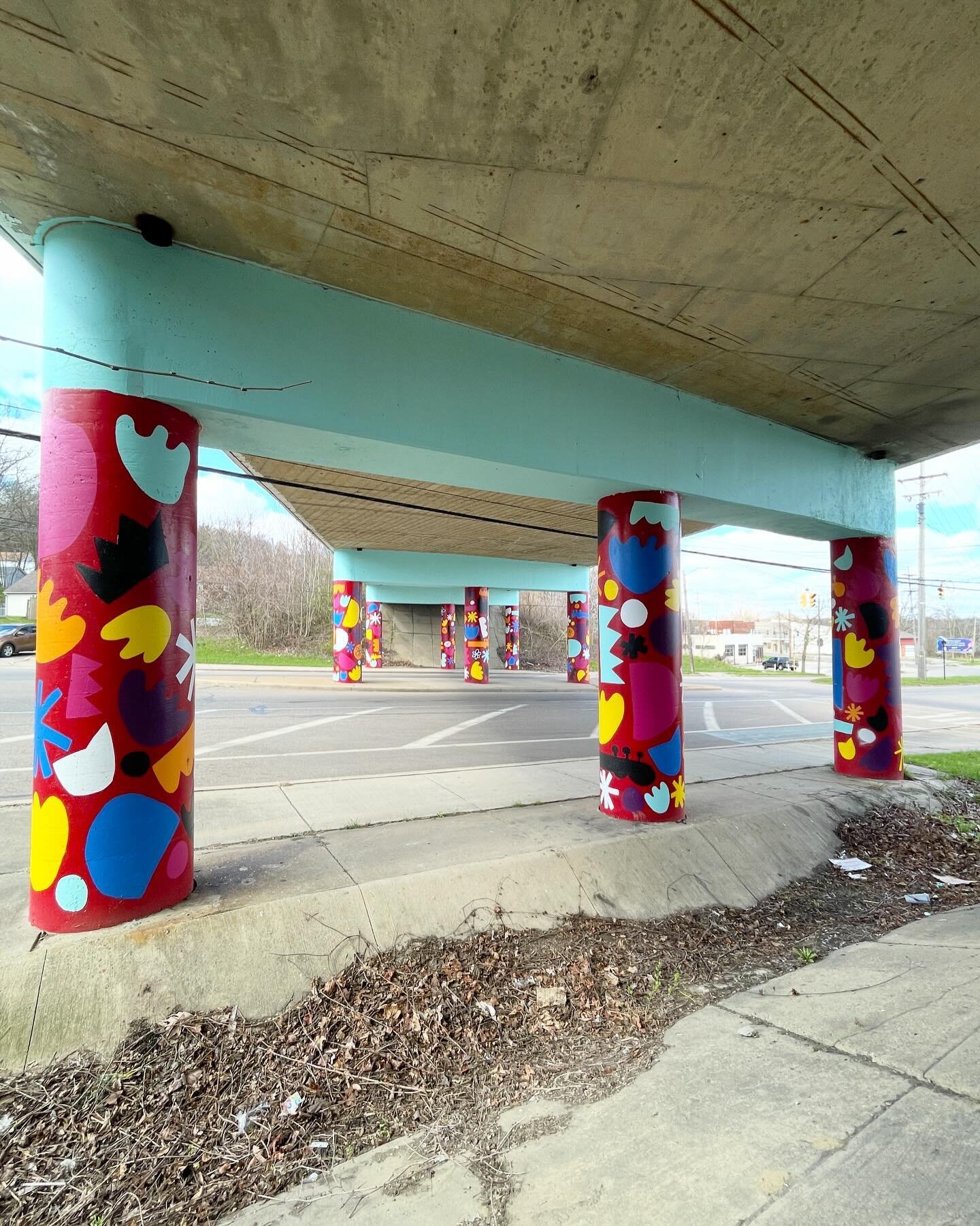 ☀️Scenes from a public art inventory day:
1. @artbombbrigade
2. POSR
3. Summit Lake Recreation Center floor carvings from 1974.
4-5. @summitlake_buildcorps 
6-7. Balch Street Recreation Center (@catac.akron entrance)
🗺️❤️✨
#artxlove #akronohio #publ