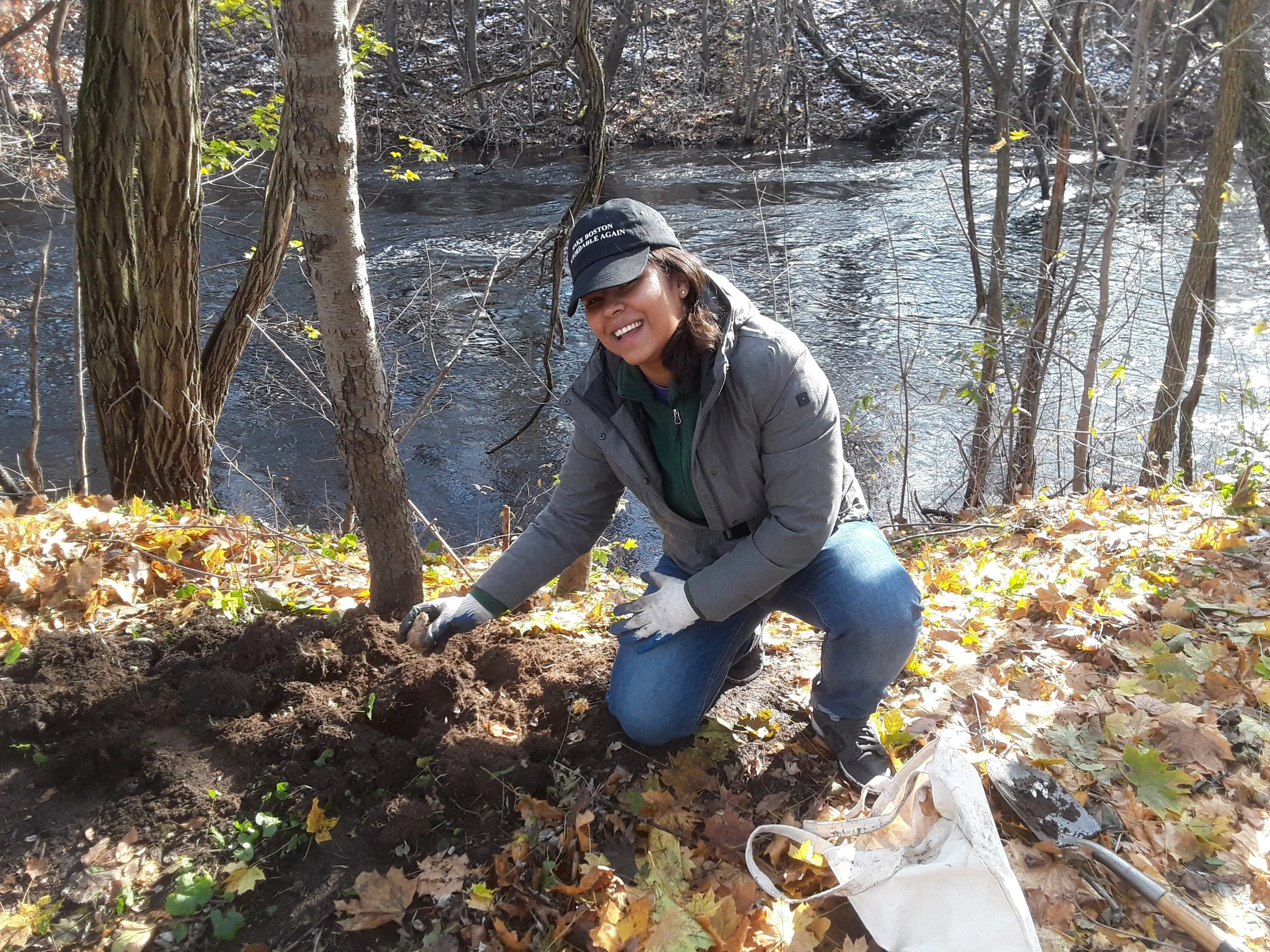 Edgewater fall bulb planting 2018 3.jpg