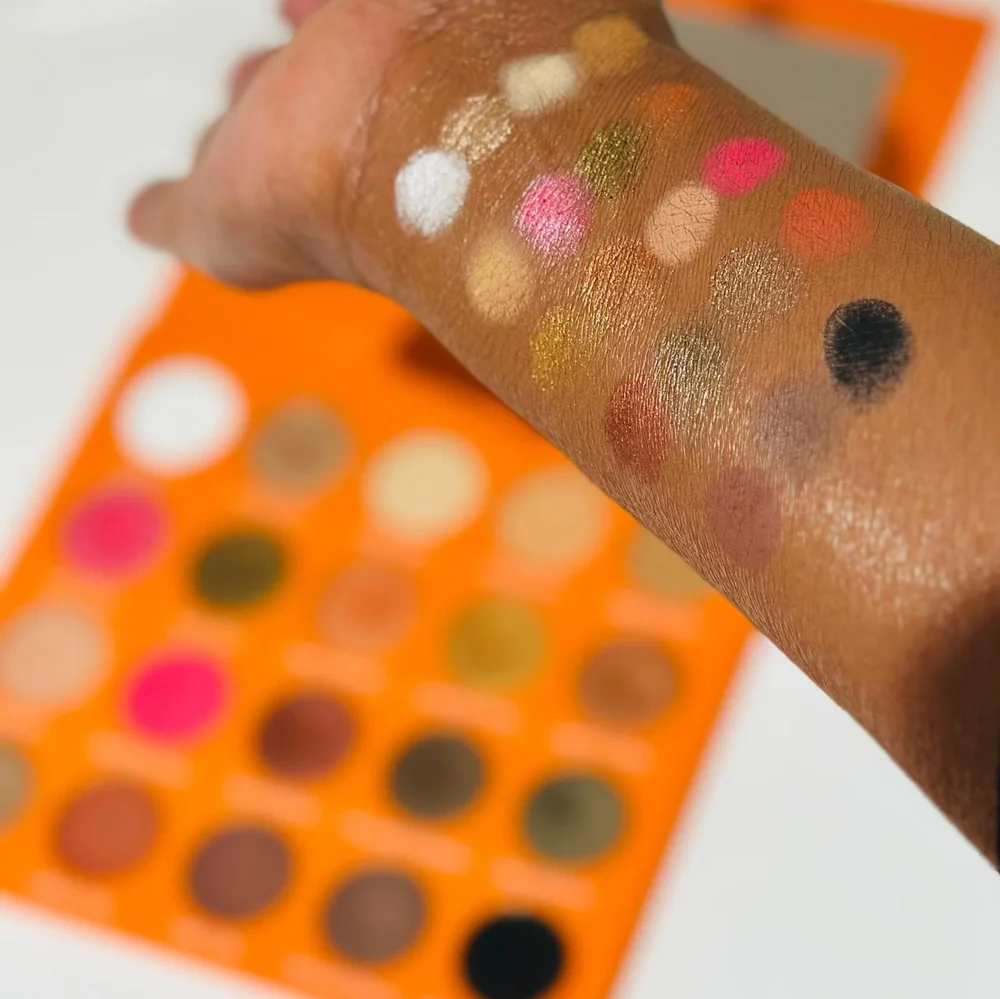 the-eyeshadow-pad-sandbox-nude-eyeshadow-palette__99790.jpg