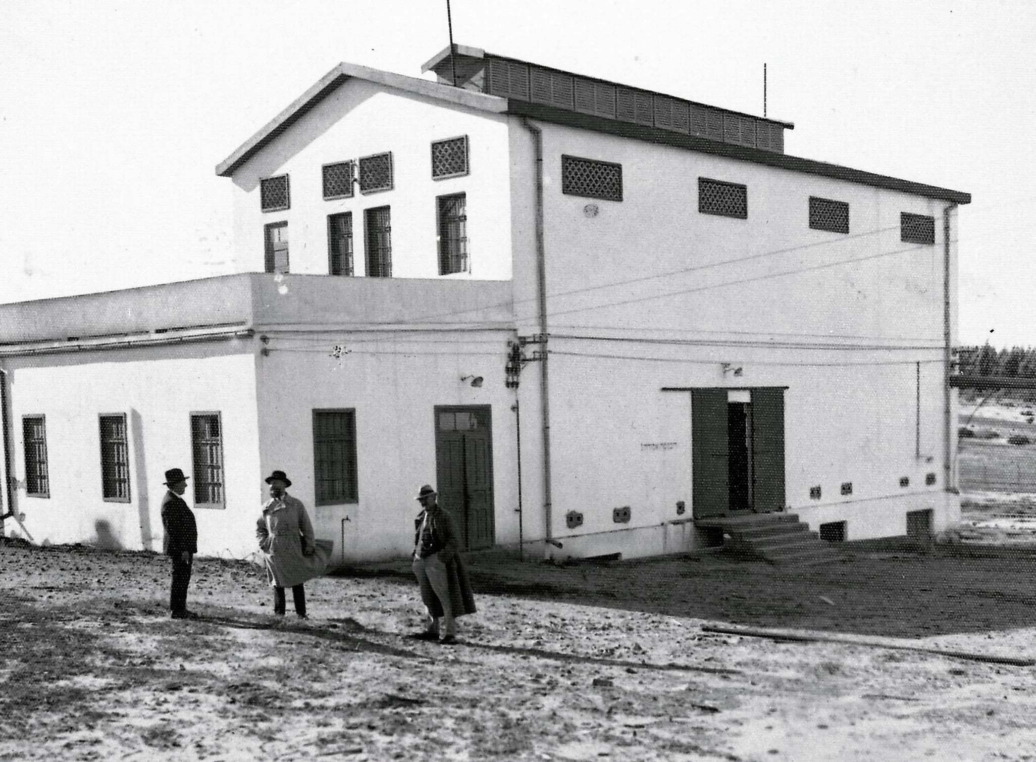 Binyamina Winery circa 1945.jpg