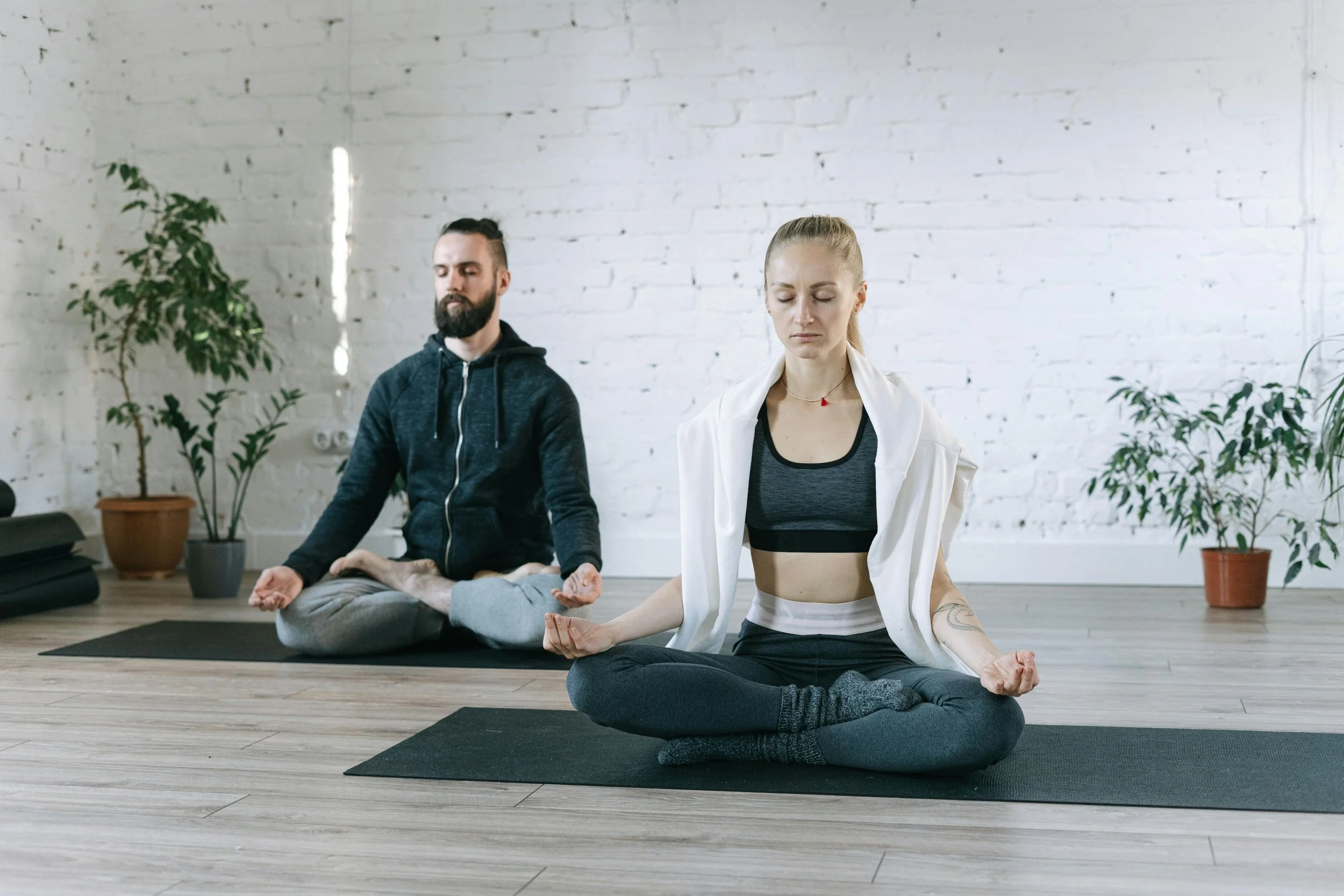 Spring Glow &amp; Flow: The Ultimate Guide to Seasonal Renewal &amp; Radiant Living