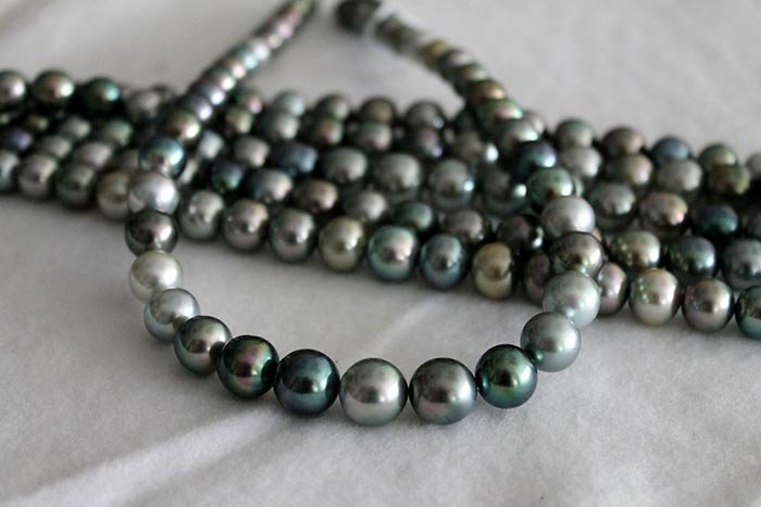 multi-color-tahitian-necklaces.jpg