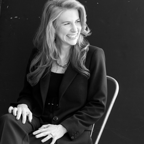Robyn Stotter Headshot.png