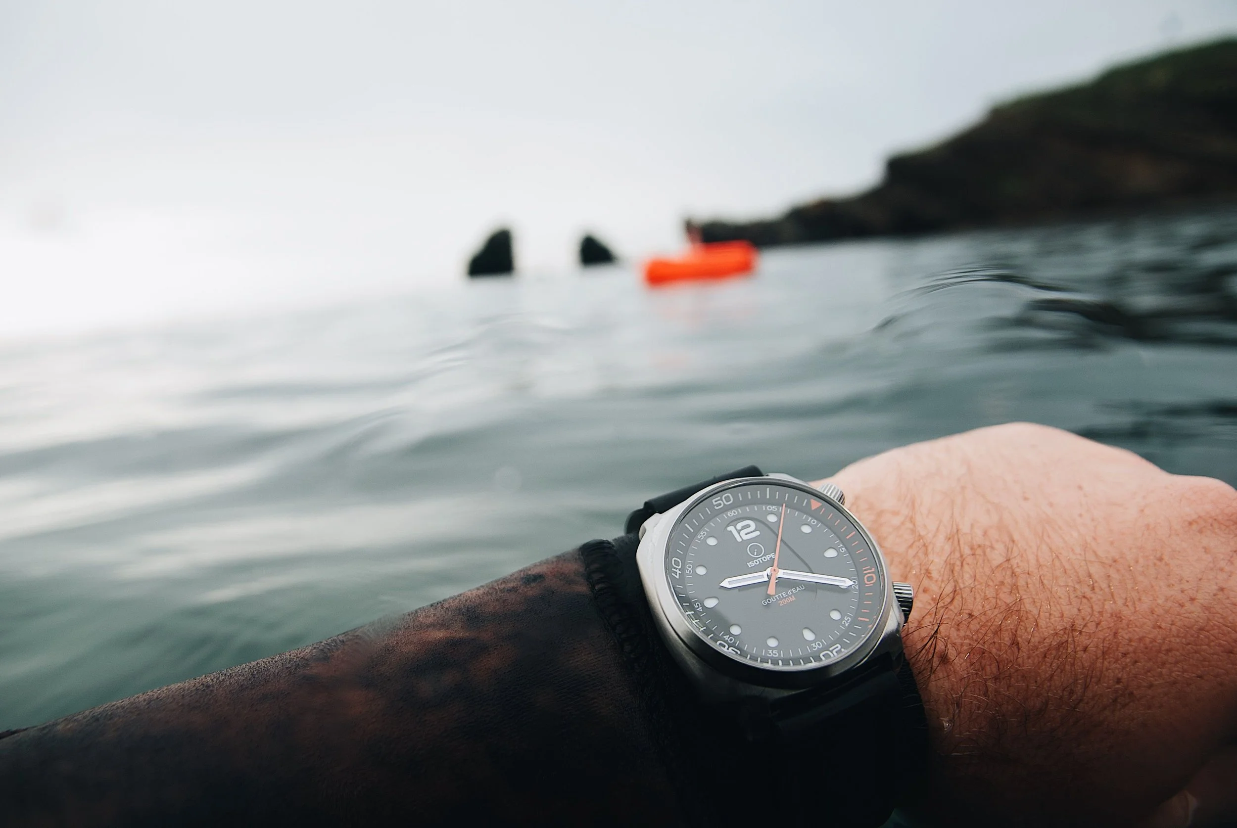 Exploring the Features That Define Professional Dive Watches
