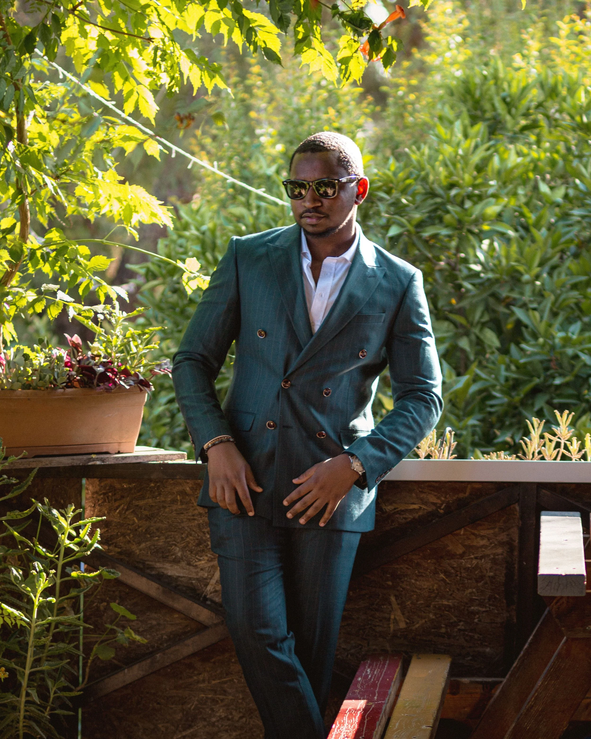 Single-Breasted vs. Double-Breasted Suits: Which Style Works for You?