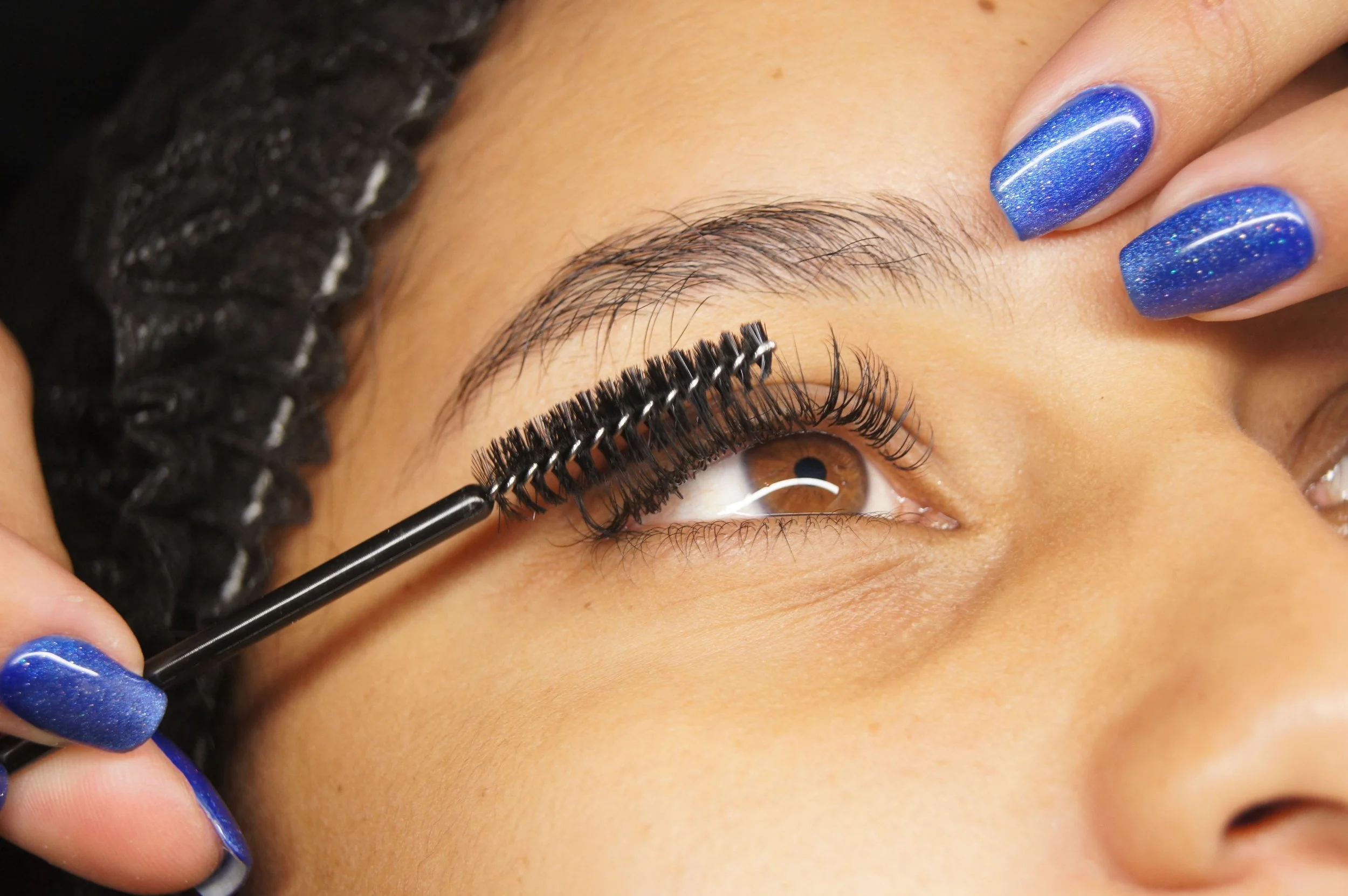 How to Choose the Right Lash Serum: What to Know Before Buying