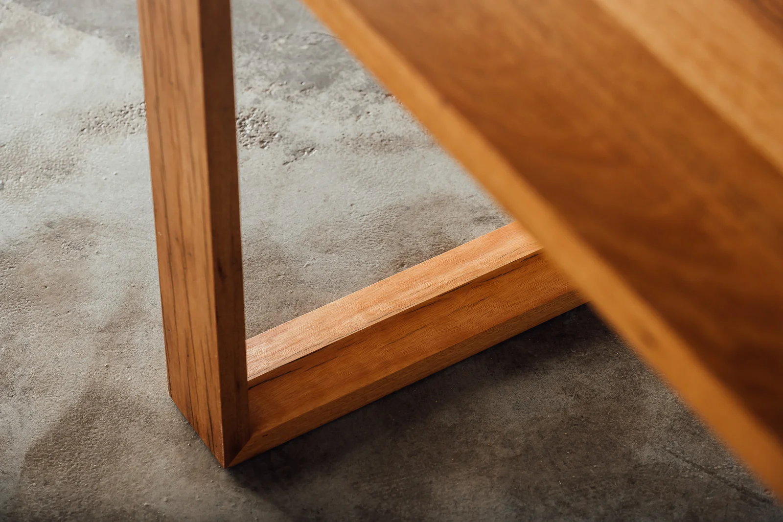Hoop Leg Table