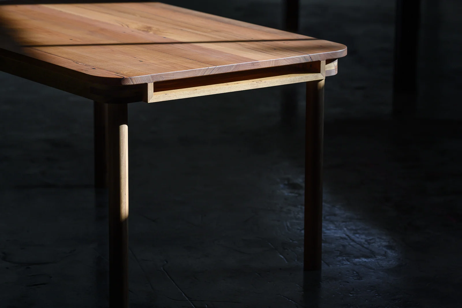 Side profile of the Dowel Leg Table