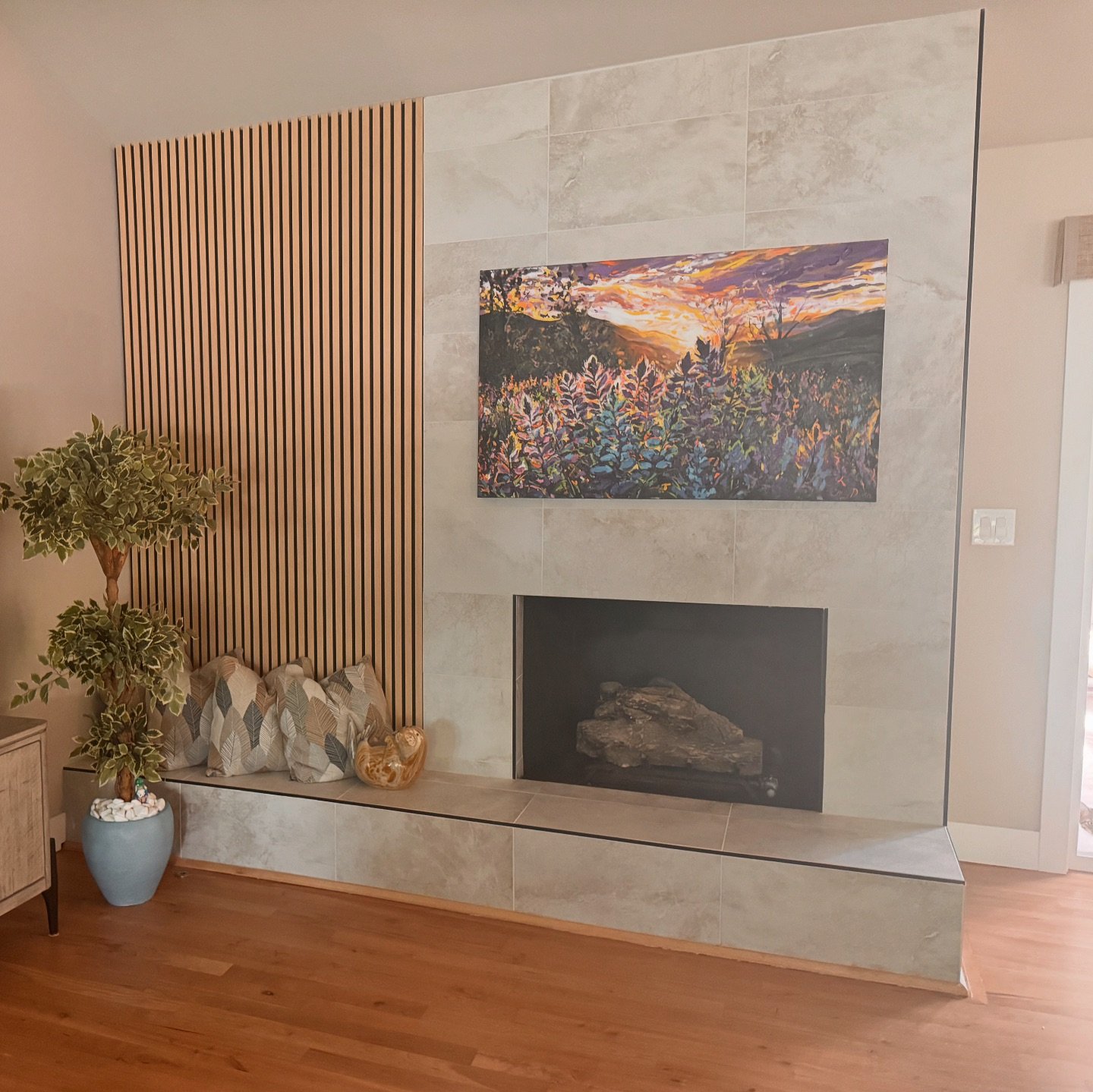 I love receiving install photos from my collectors 🥹 it makes my heart sing seeing my paintings living their best life. 

Pictured here is Lupine Daydream in its beautiful forever home. 

Do you have a wall in your home or business that is begging y