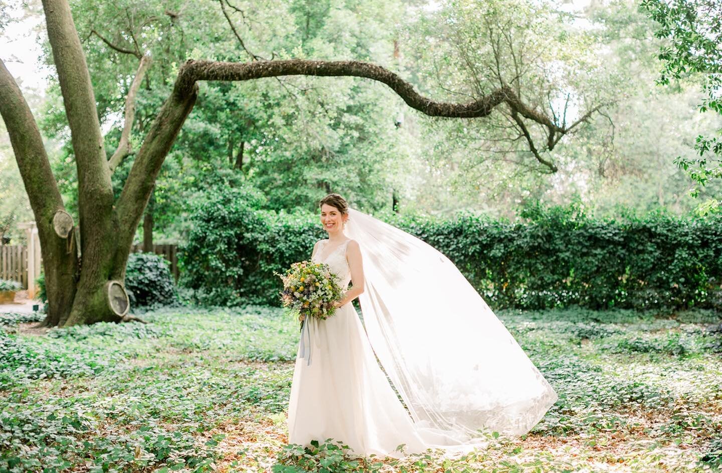 Always love a separate session for bridals, the perfect time for a makeup and hair trial! And makes for such a sweet experience shared with your mom, sister, and any other important women by your side 🤍