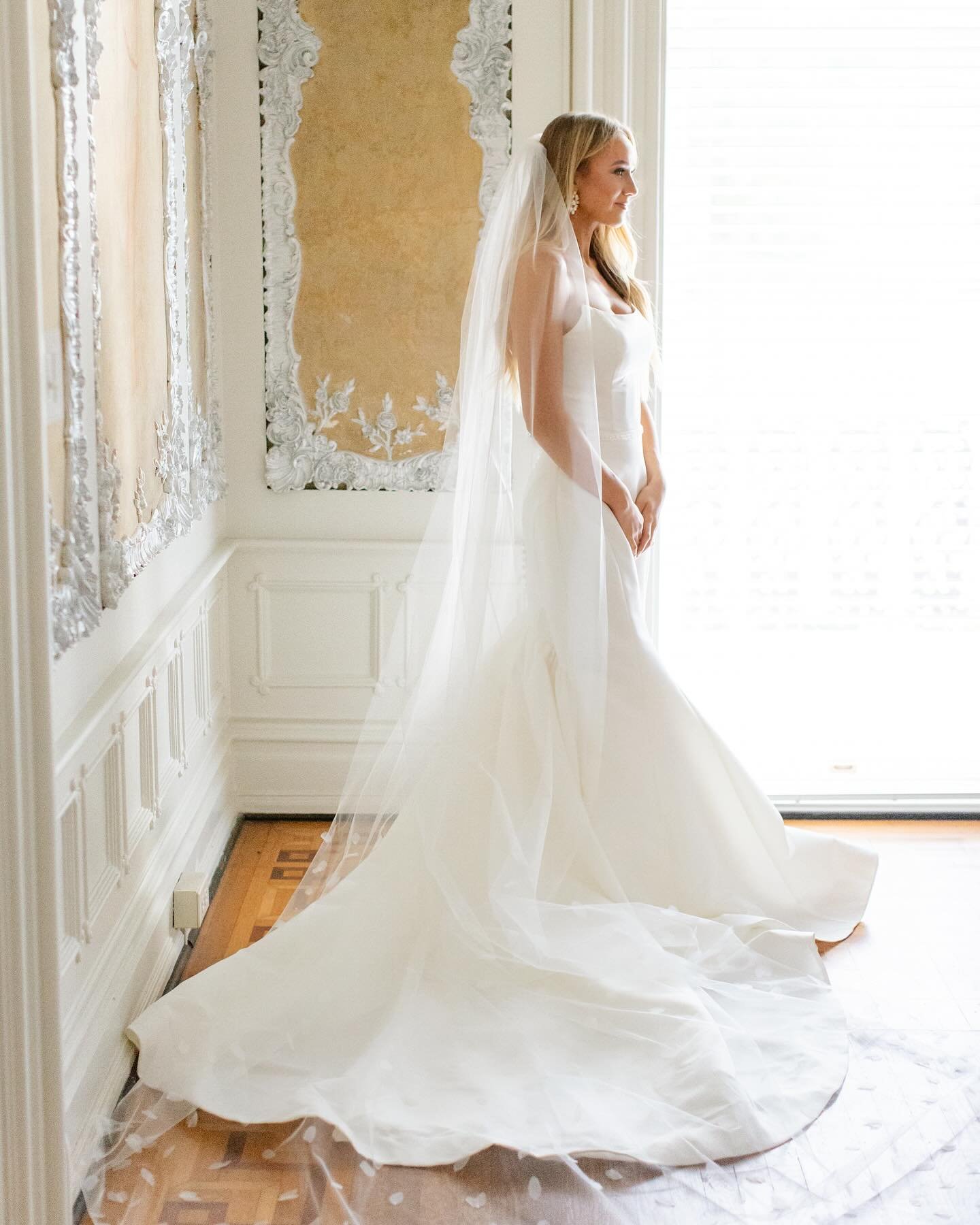 Recently engaged over the holidays? We cannot wait to hear about it! Currently booking March 2025 &ndash; November 2025 weddings 💍

Vendor Team:
@mdesigns_events
@chloegiancola
@weddingsinthecsra
@chandlerlsewell
@phinizyhouse
@elegantbridals&nbsp;
